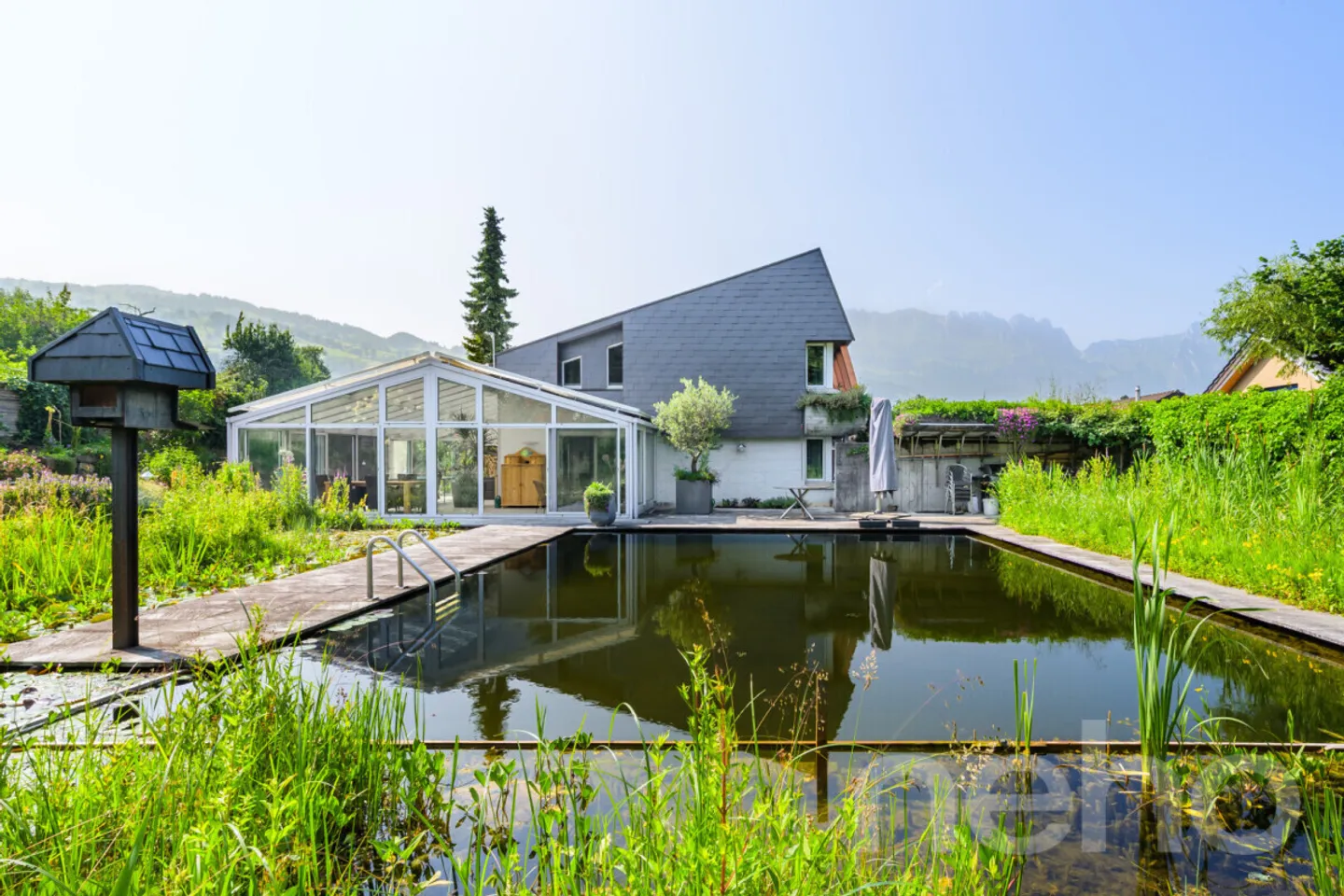 Esclusiva casa unifamiliare a Grabs con piscina naturale e vista in posizione privilegiata - Foto 2 di 13