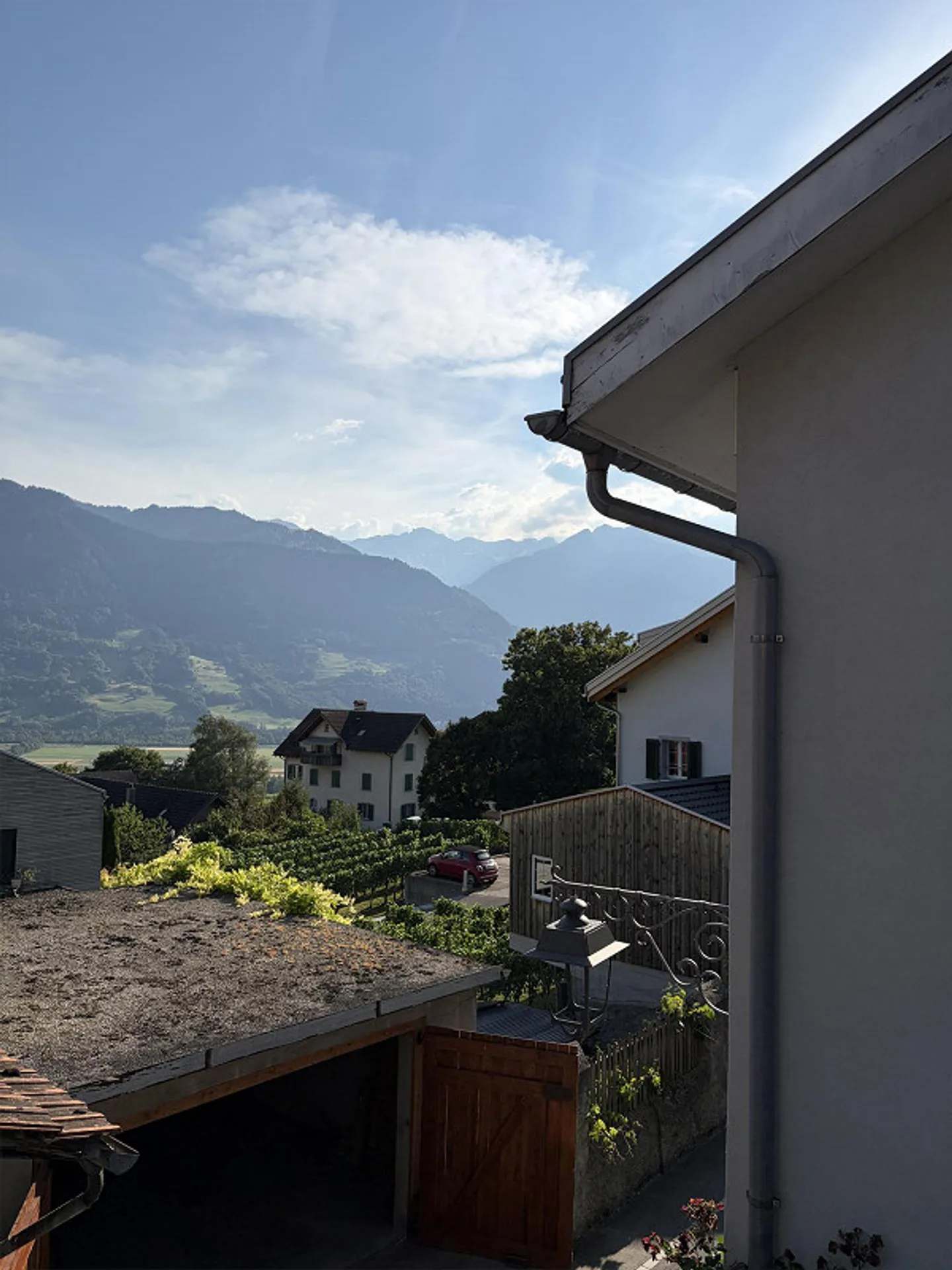 Grosszügige Wohnung mit zwei Balkonen - Foto 3 von 22