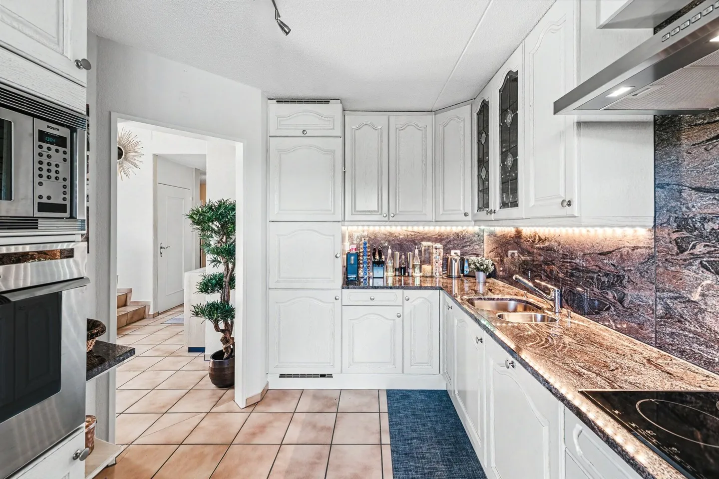 Charmante Wohnung in Weiningen - Foto 3 von 16