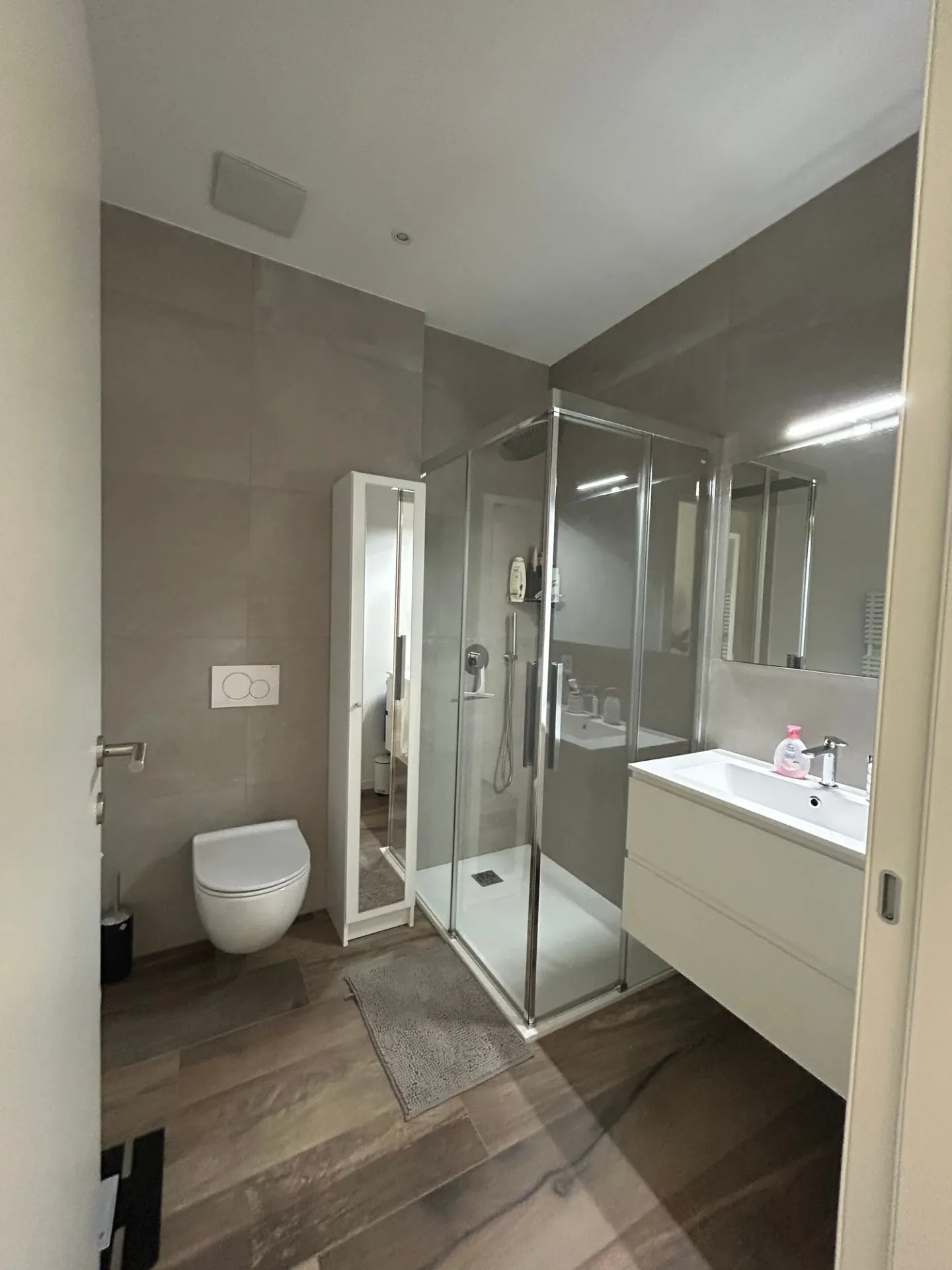 CANOBBIO - APPARTEMENT MODERNE 4.5 CHAMBRES AVEC JARDIN À VENDRE - Photo 9 sur 12