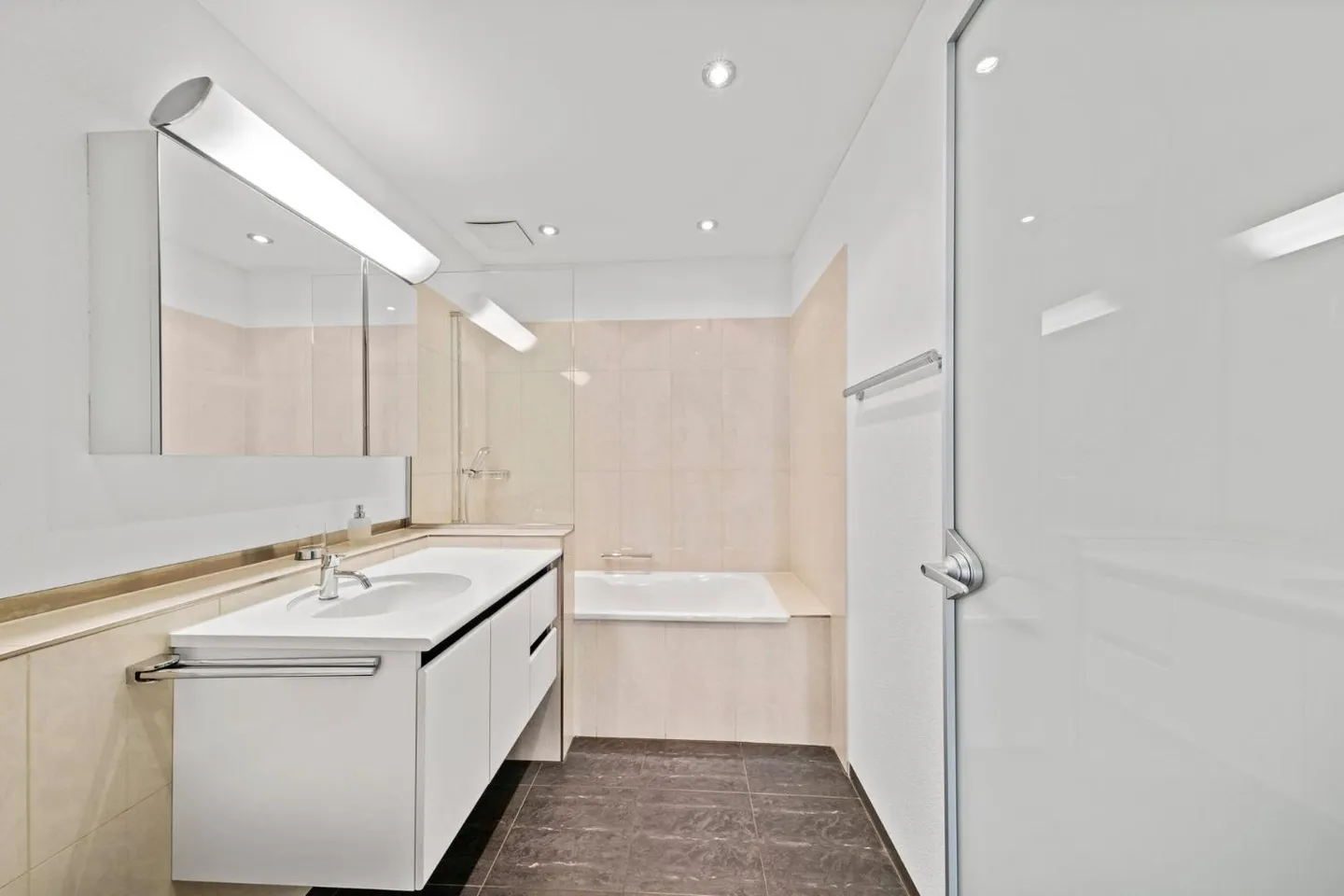 Appartement de style loft dans un quartier urbain animé - Photo 5 sur 8