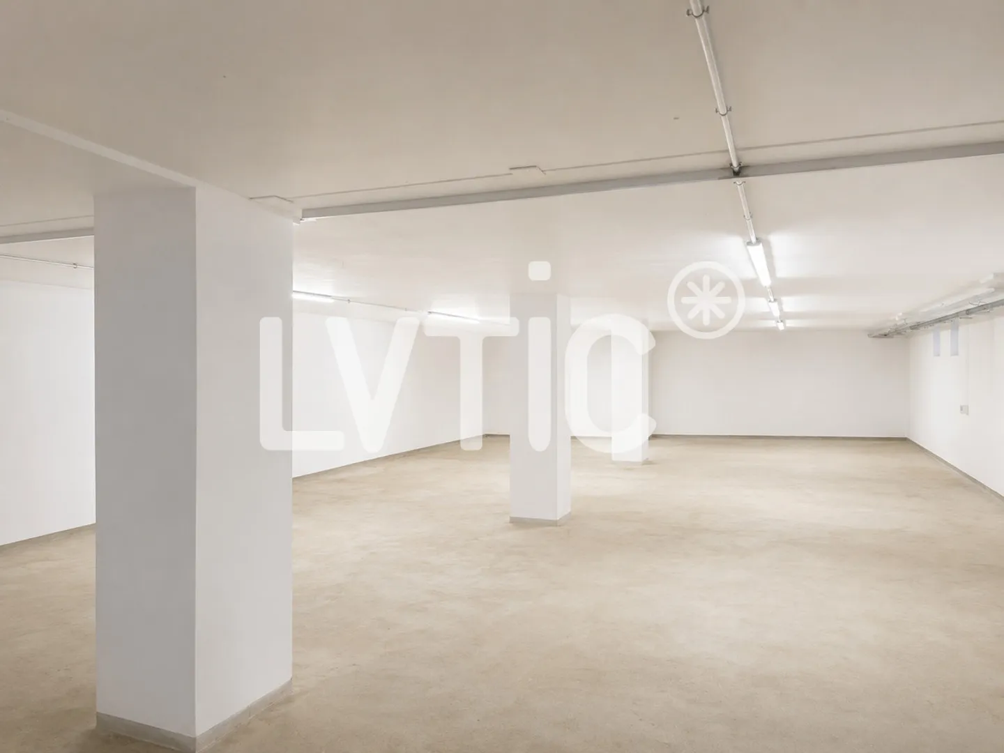 Warehouse, Office, Workshop of 469 m2 for rent in St-Légier - Photo 4 of 6