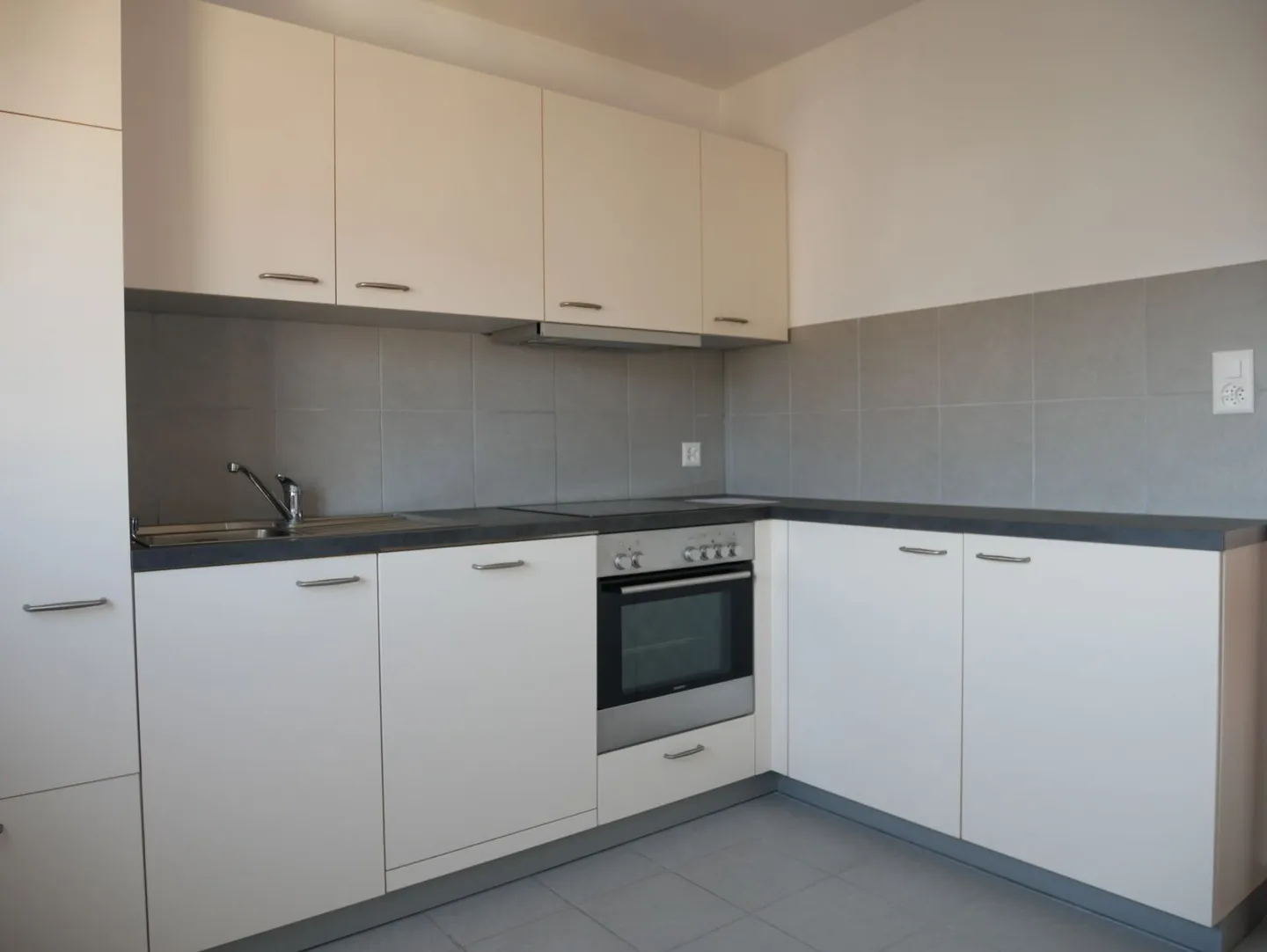 A stone's throw from the train station, 3.5-room apartment - Photo 1 of 8