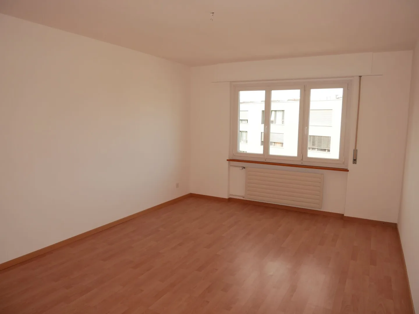 A stone's throw from the train station, 3.5-room apartment - Photo 2 of 8