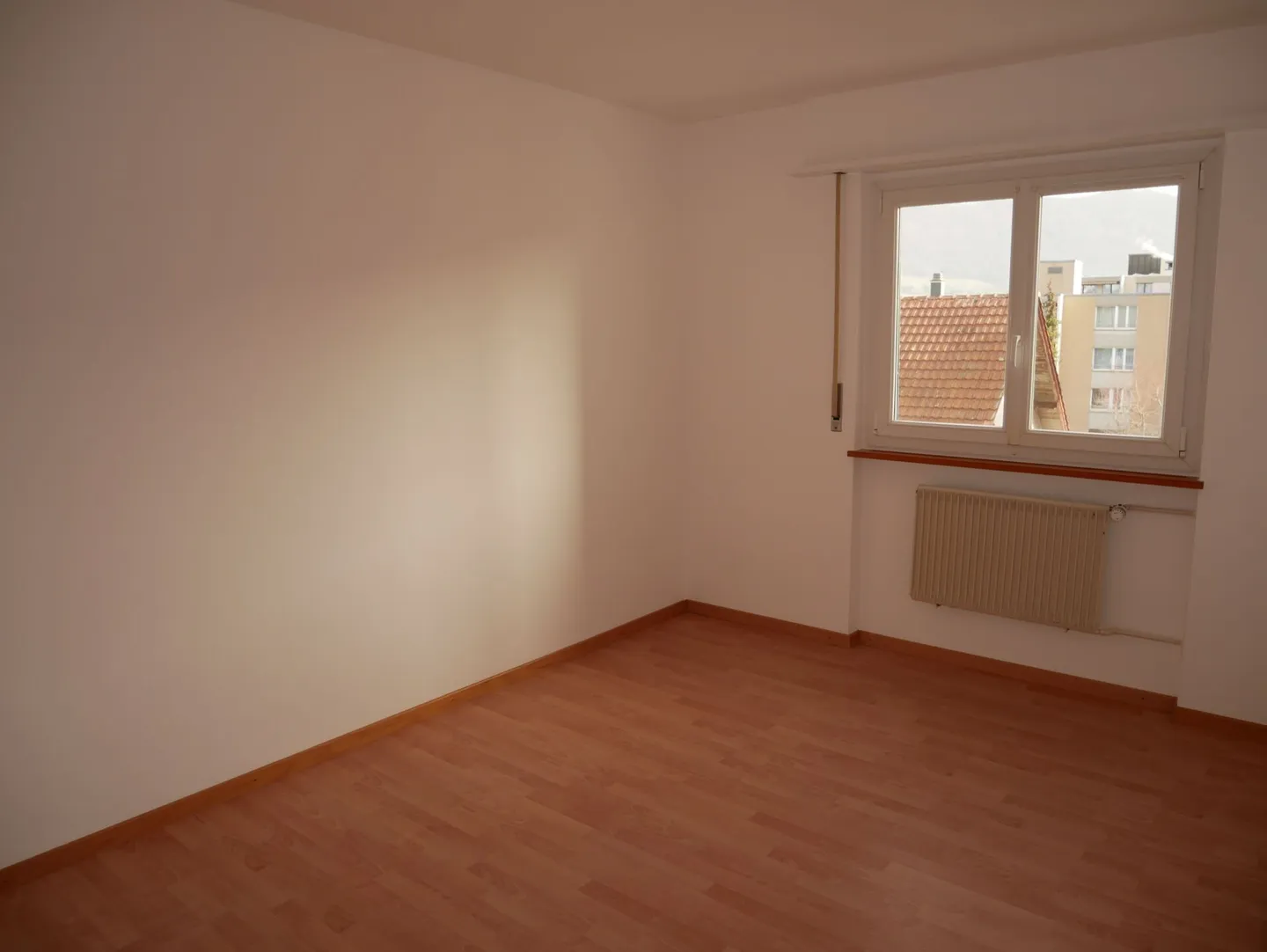 A stone's throw from the train station, 3.5-room apartment - Photo 3 of 8