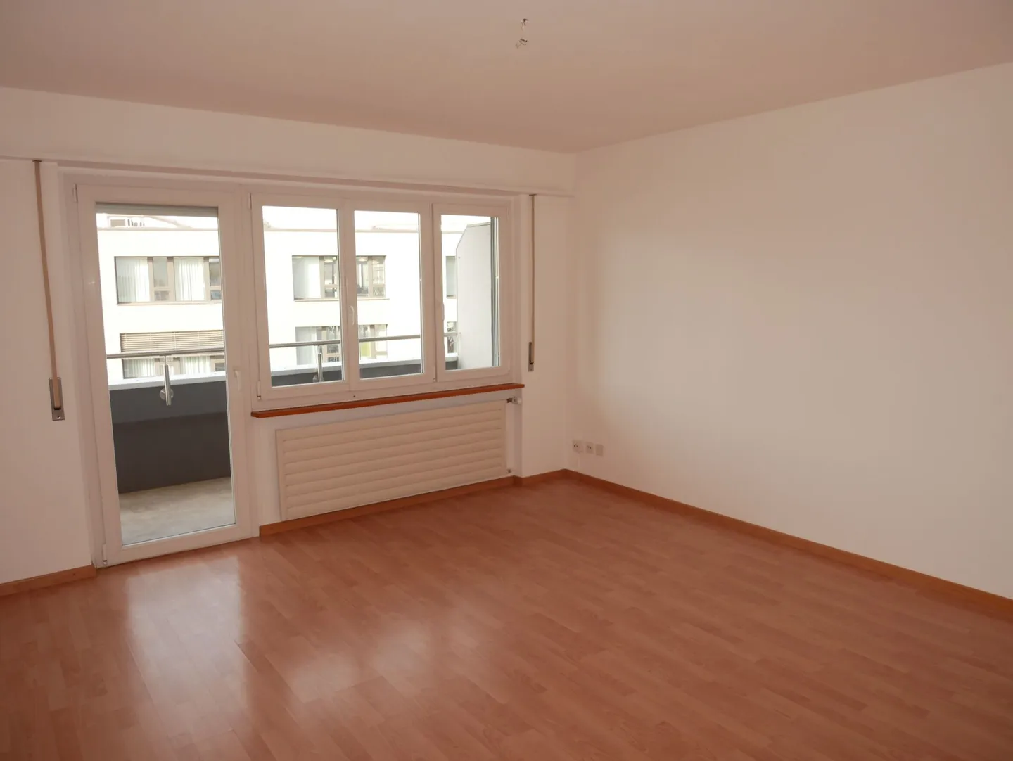 A stone's throw from the train station, 3.5-room apartment - Photo 4 of 8