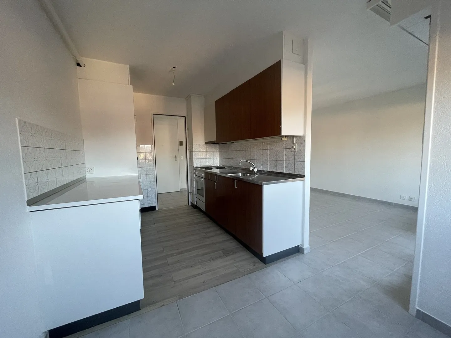 BEAUTIFUL ACCOMMODATION CLOSE TO ALL AMENITIES - Photo 1 of 9