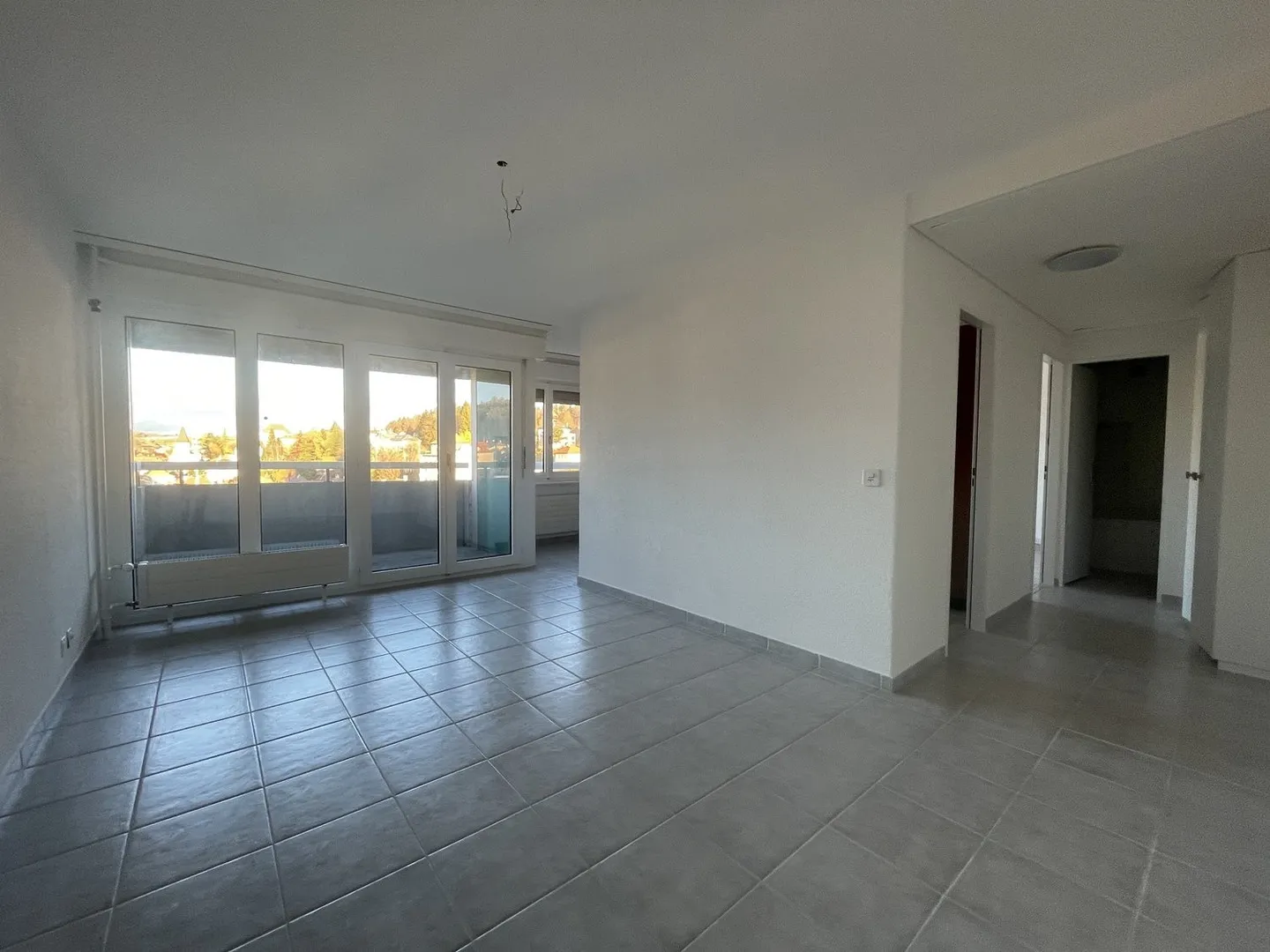 BEAUTIFUL ACCOMMODATION CLOSE TO ALL AMENITIES - Photo 3 of 9