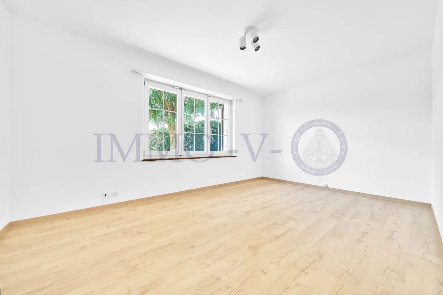 Geräumige Villa mit Garten und Pool - Foto 11 von 19