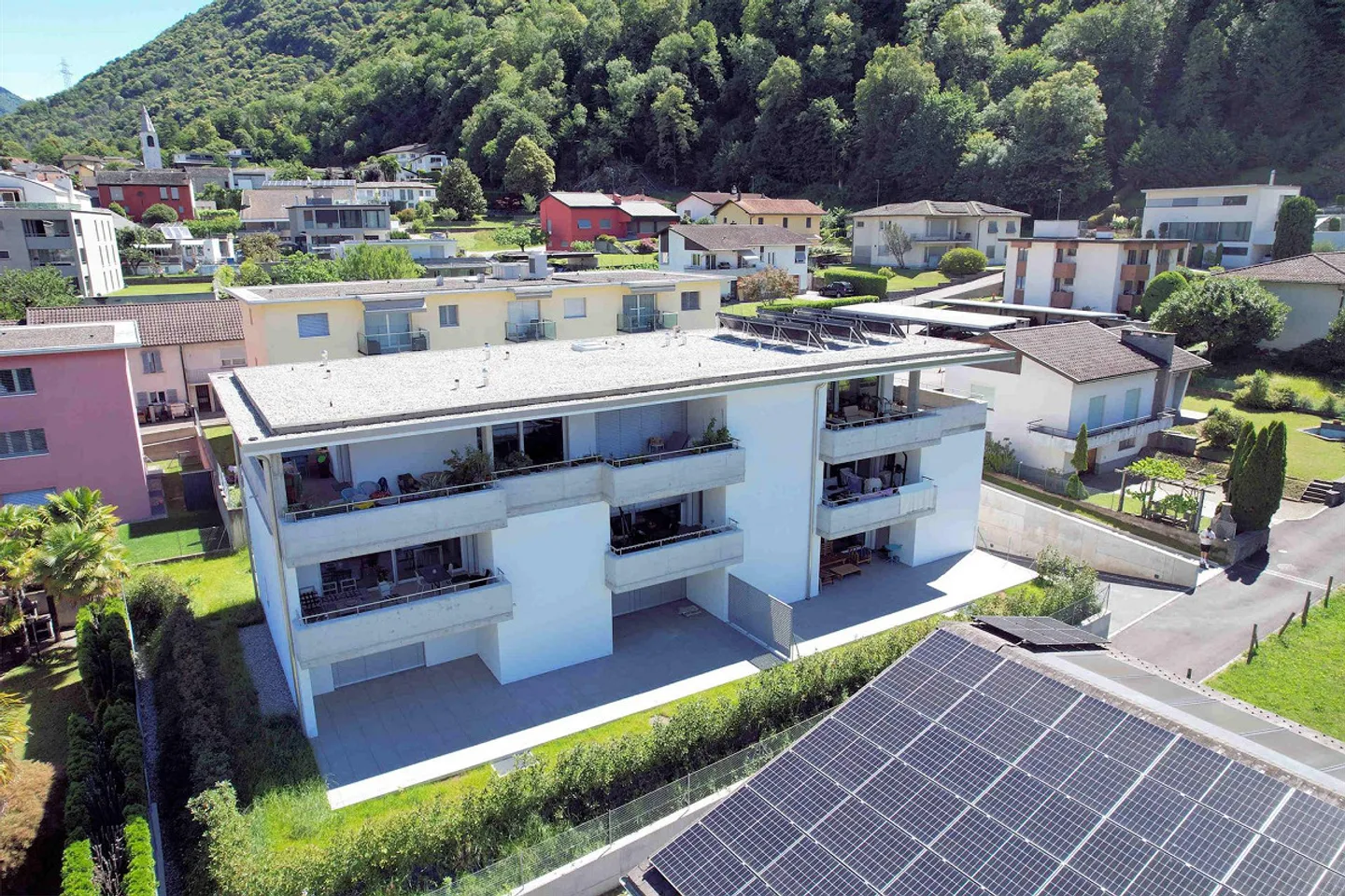 New apartment with large garden and spacious terrace - Photo 2 of 18