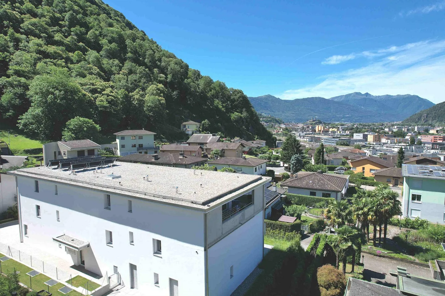 New apartment with large garden and spacious terrace - Photo 3 of 18