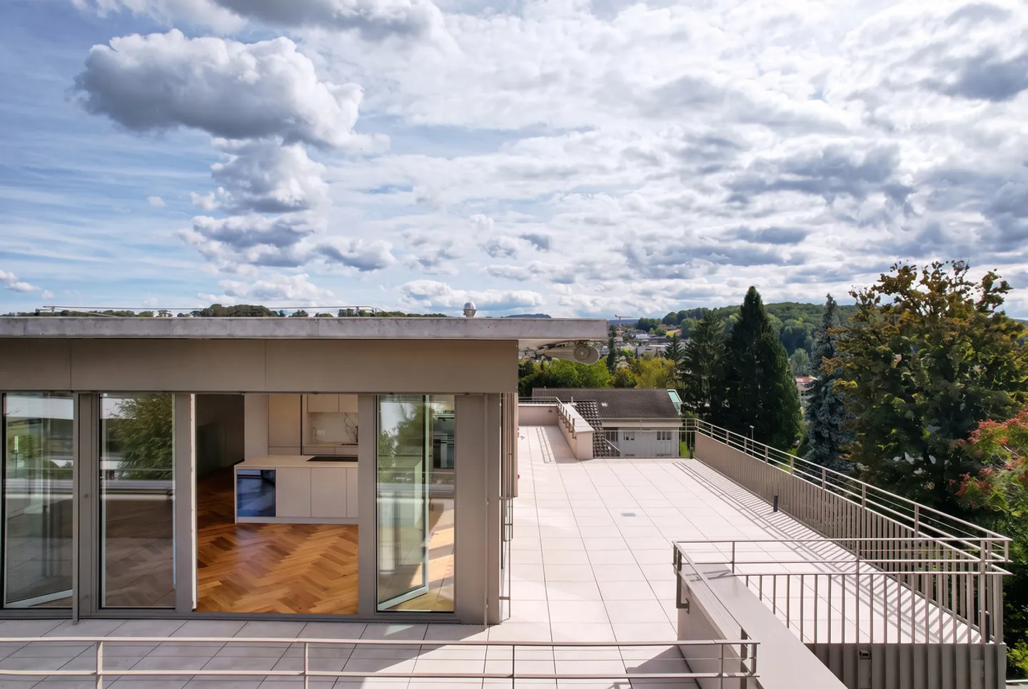 SKY RESIDENCE. ARCHITECTURE. FLEXIBILITY. - Photo 1 of 15