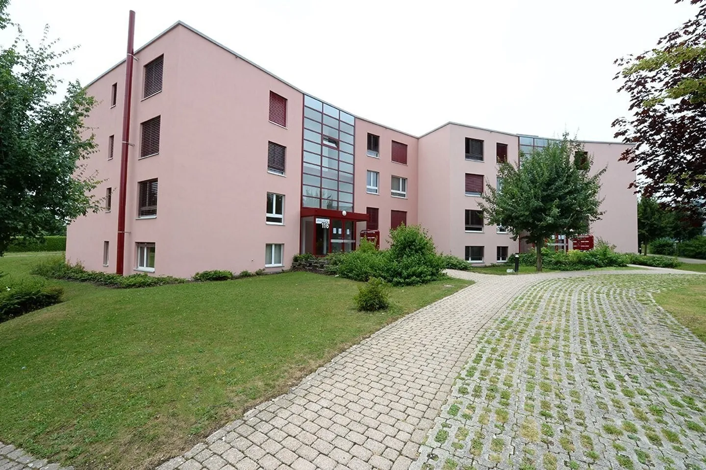 Appartement 3.5 pièces dans un quartier très familial - Photo 2 sur 12