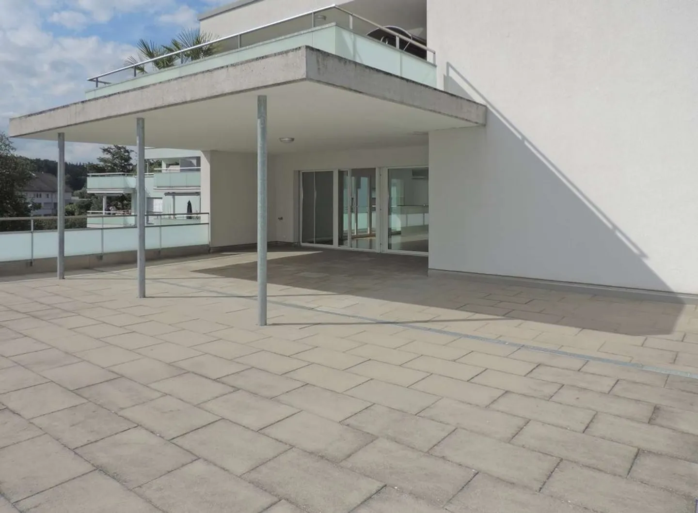 Geräumige Wohnung mit riesiger Terrasse - Foto 3 von 8