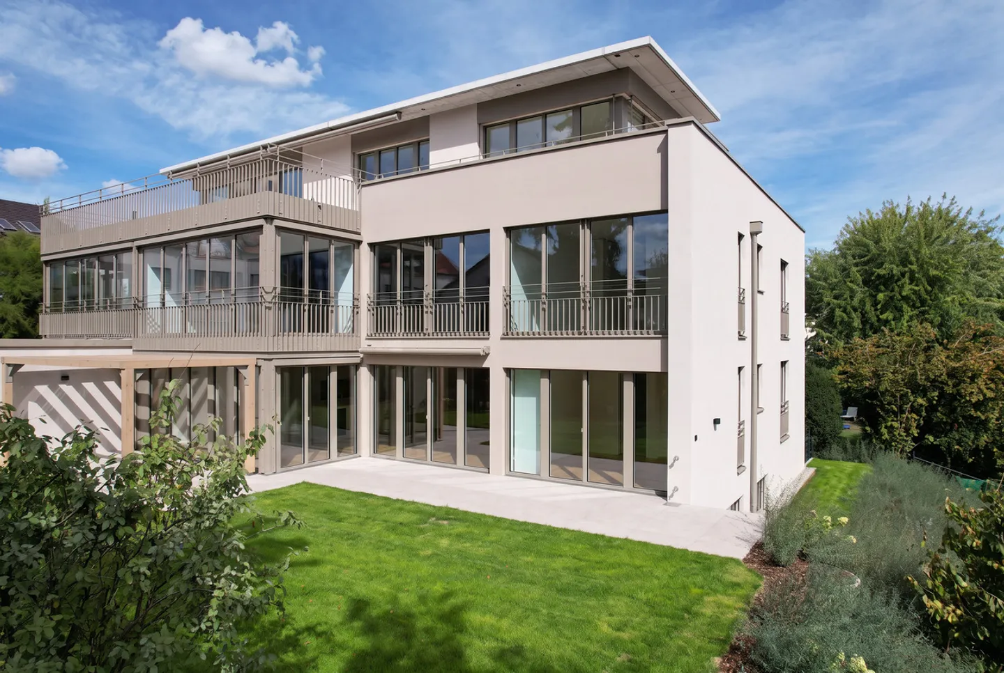 SKY RESIDENCE. ARCHITECTURE. FLEXIBILITY. - Photo 13 of 15