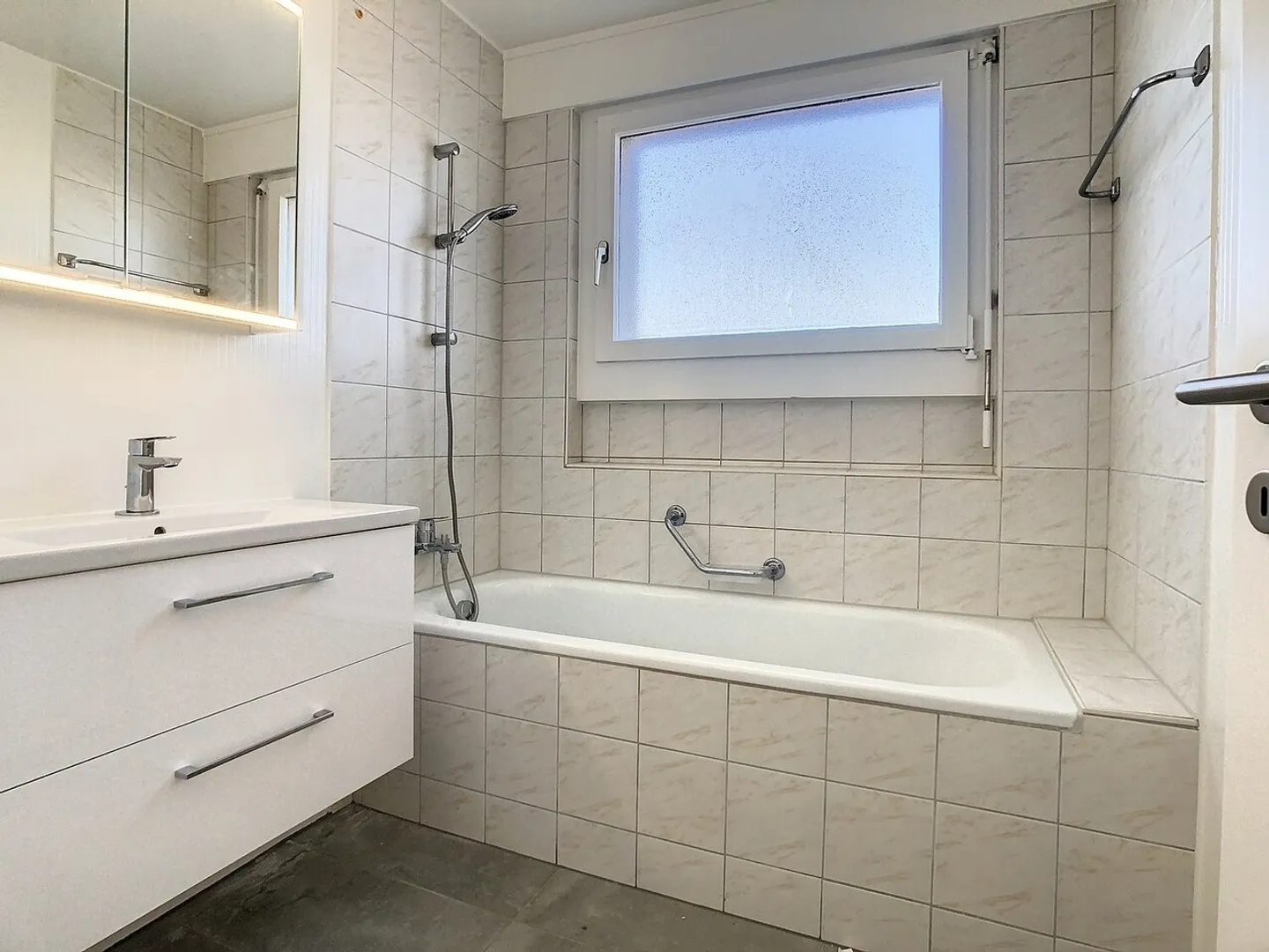 Charmant Appartement Rénové - Photo 5 sur 13