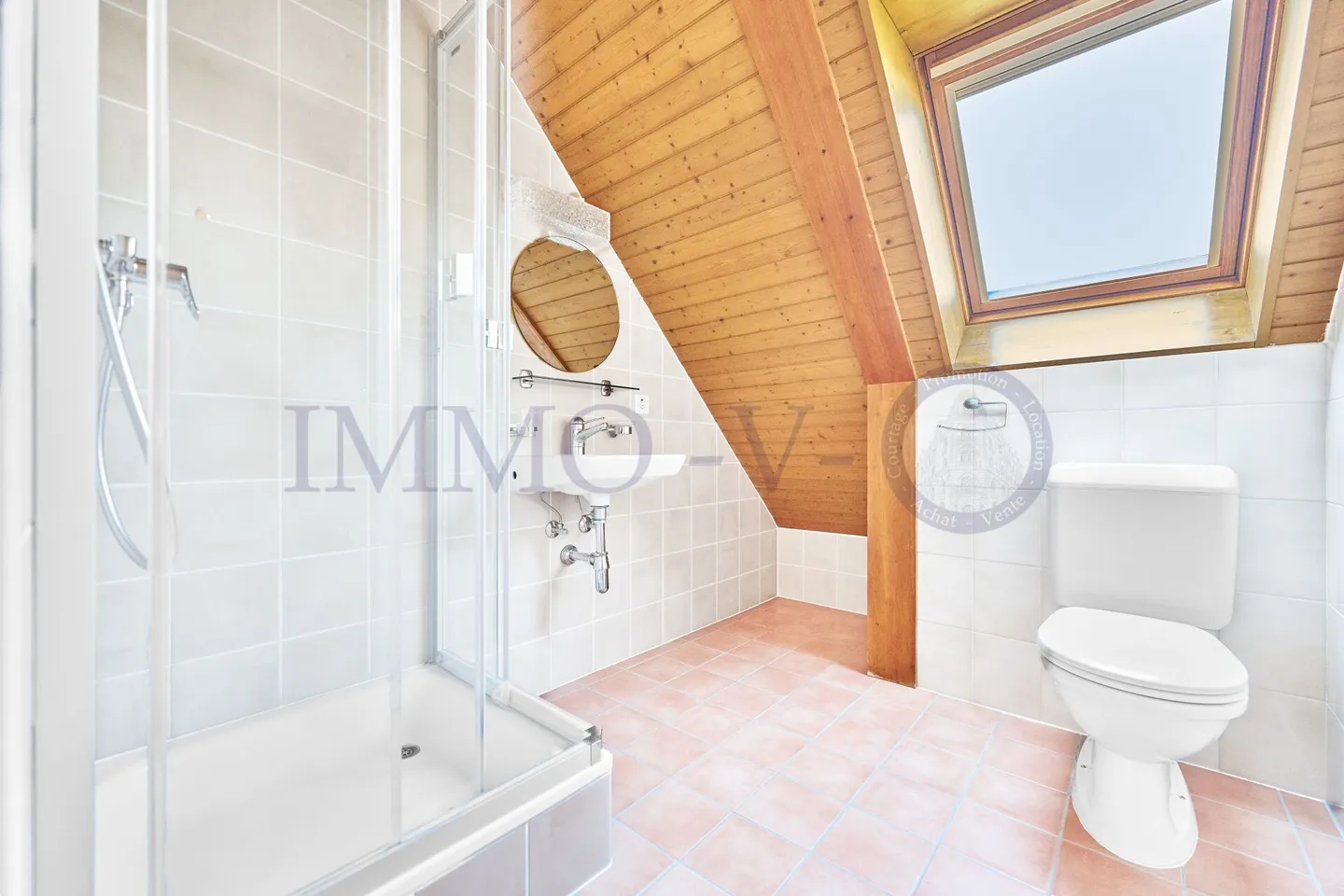 Geräumige Villa mit Garten und Pool - Foto 15 von 19