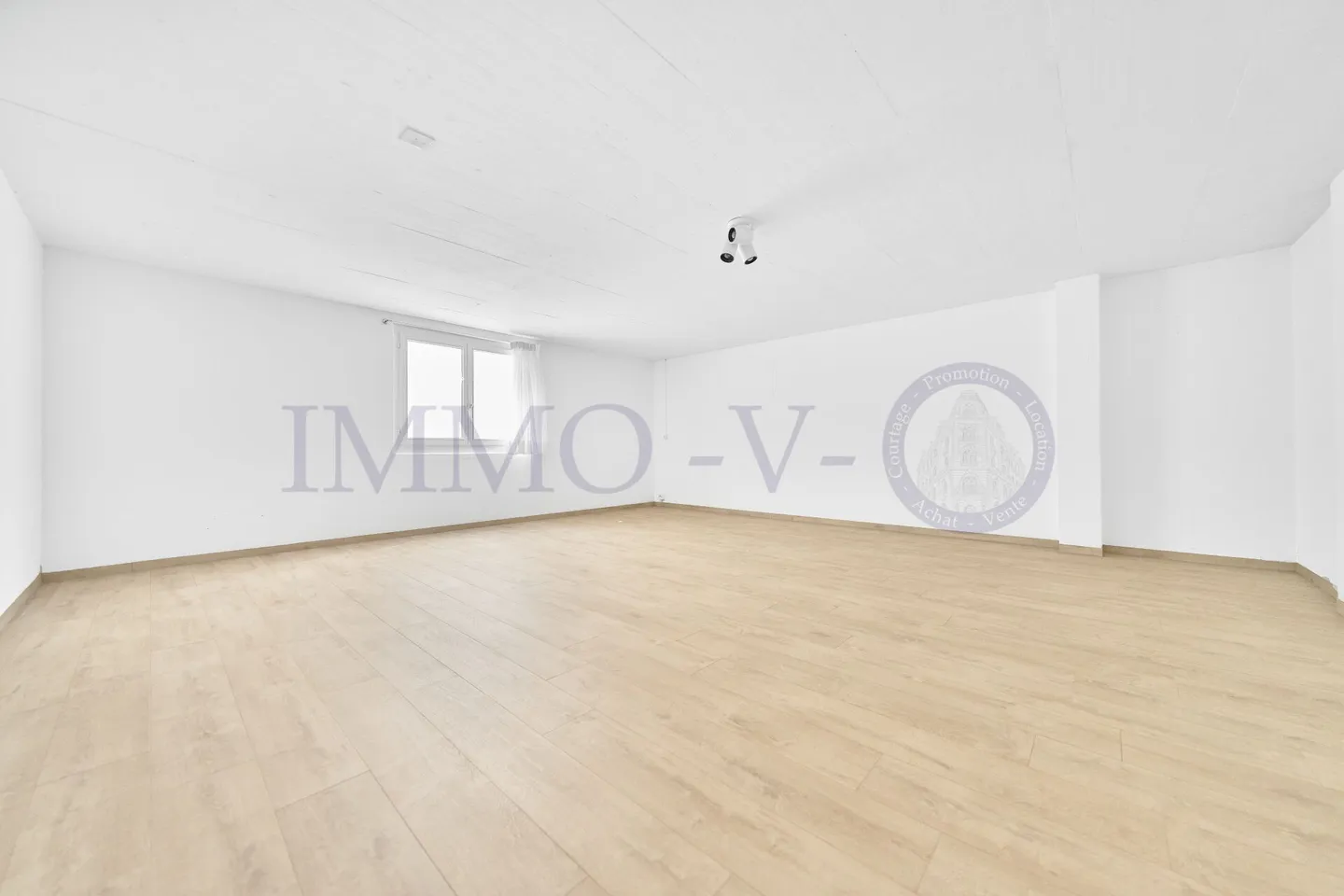 Geräumige Villa mit Garten und Pool - Foto 18 von 19