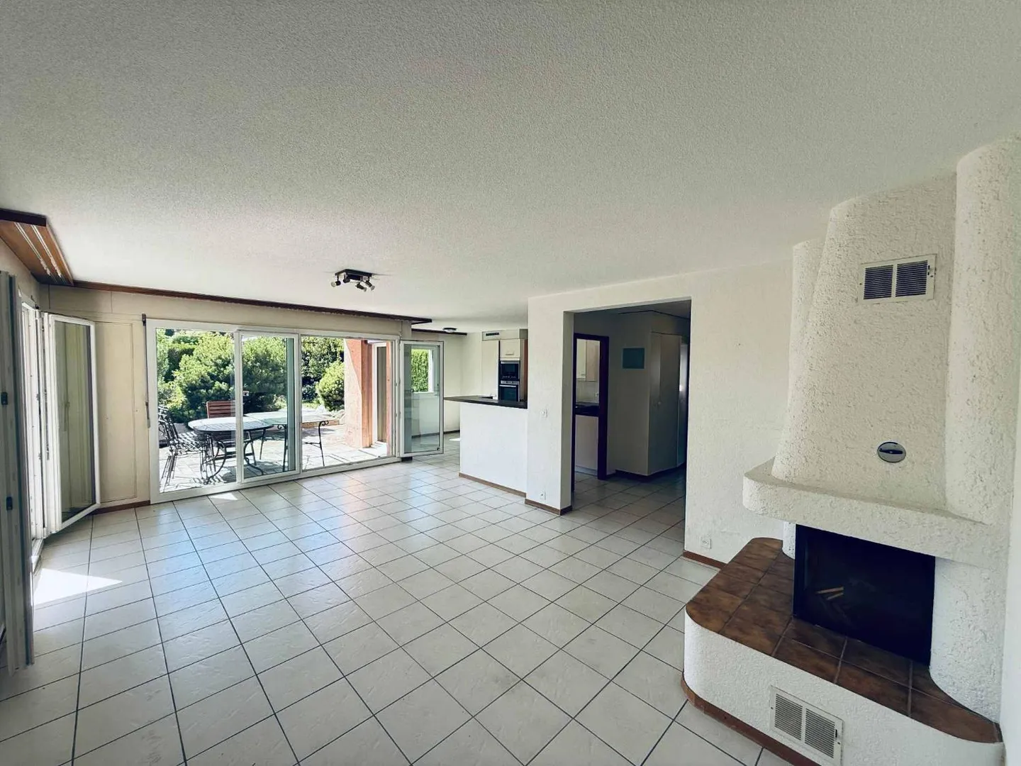 5.5-room apartment with large terrace in a green setting - Photo 2 of 8