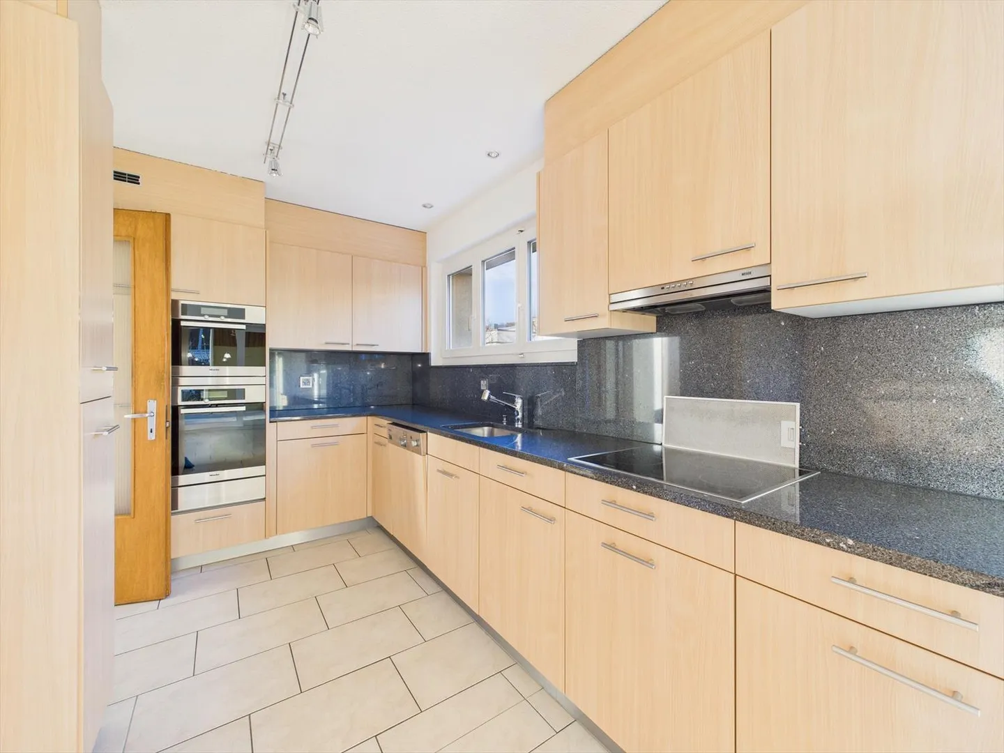 Terraced house with 6.5 rooms - Photo 2 of 13