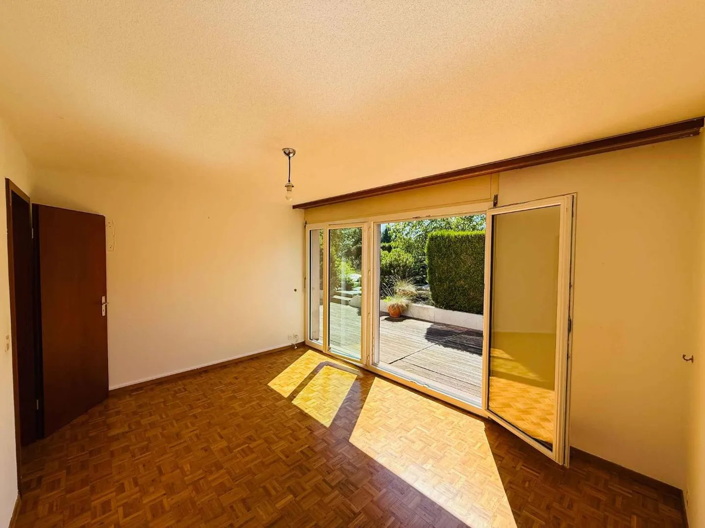 5.5-room apartment with large terrace in a green setting - Photo 6 of 8