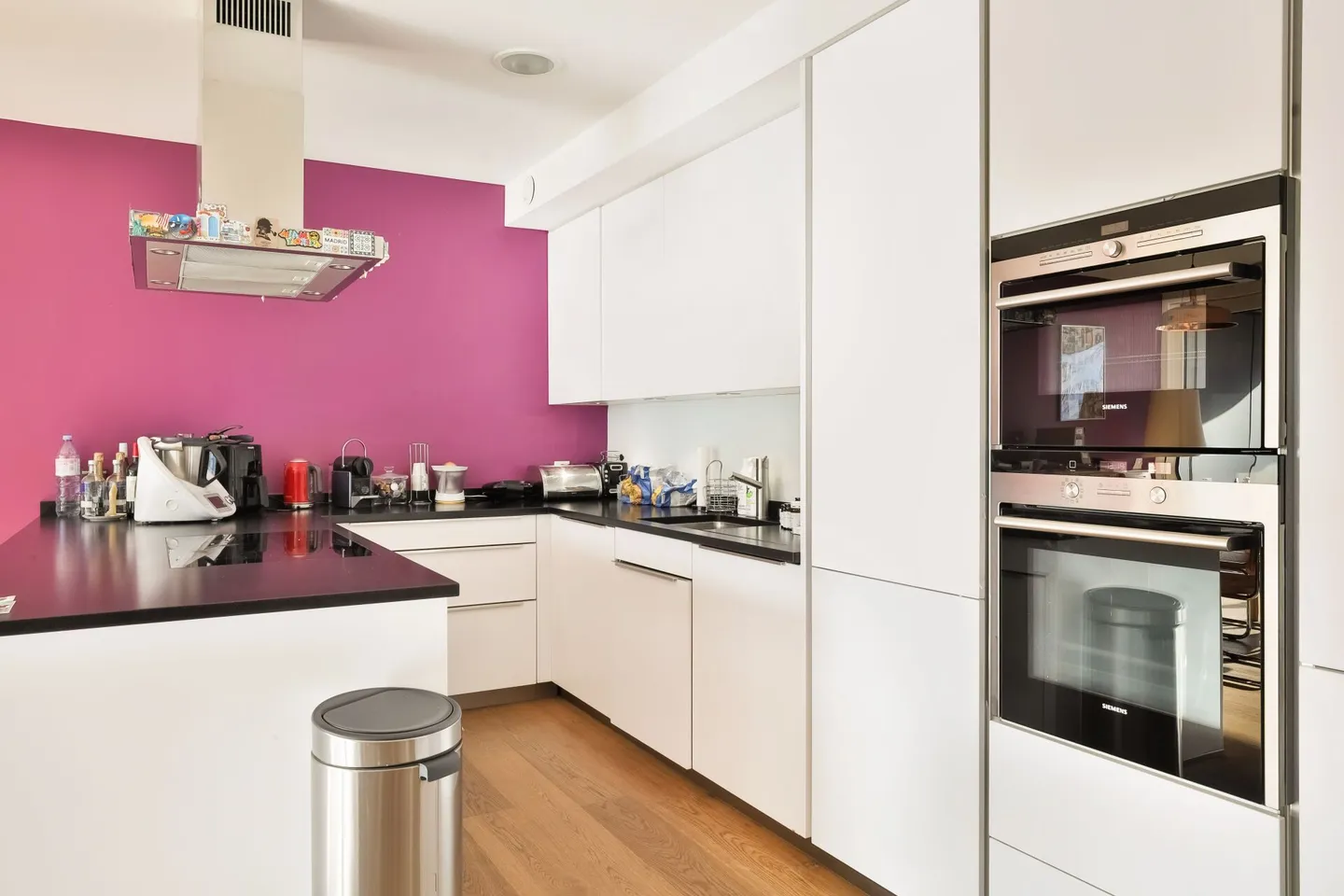 Contemporary Apartment Offering a Prime Location - Photo 3 of 11