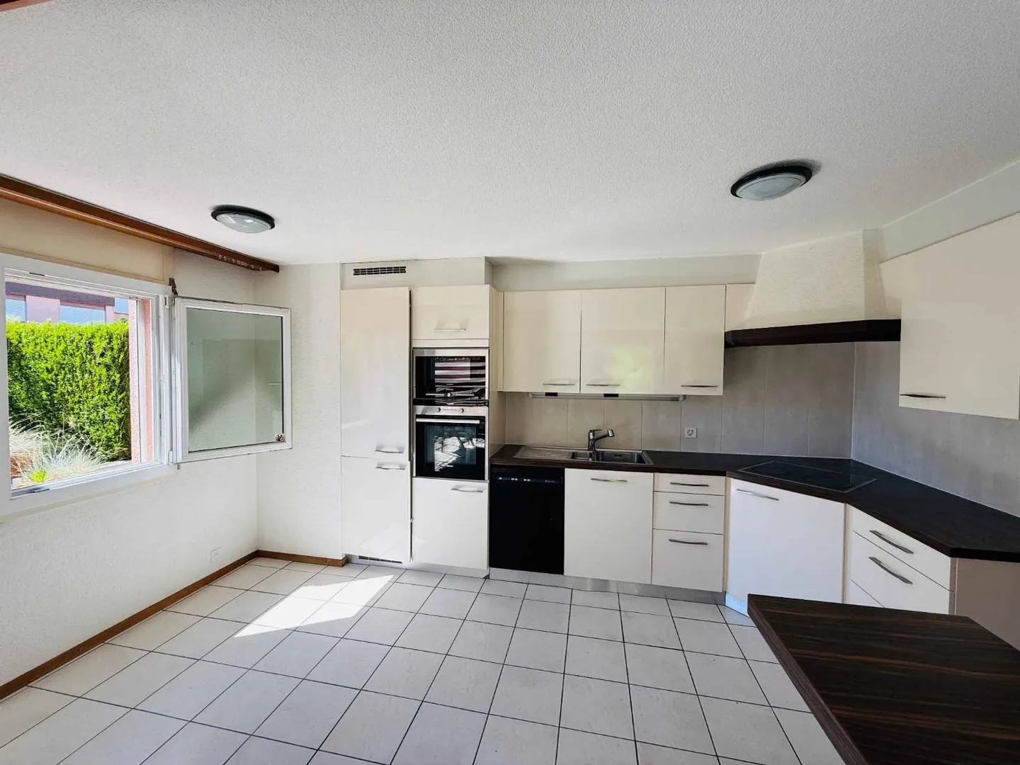 5.5-room apartment with large terrace in a green setting - Photo 5 of 8