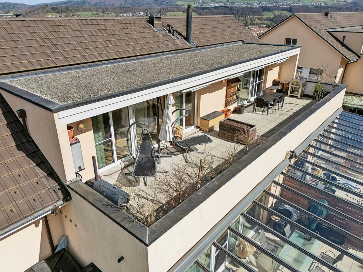 Exclusive 4 1/2 Room Penthouse with Large Sun Terrace - Photo 1 of 11