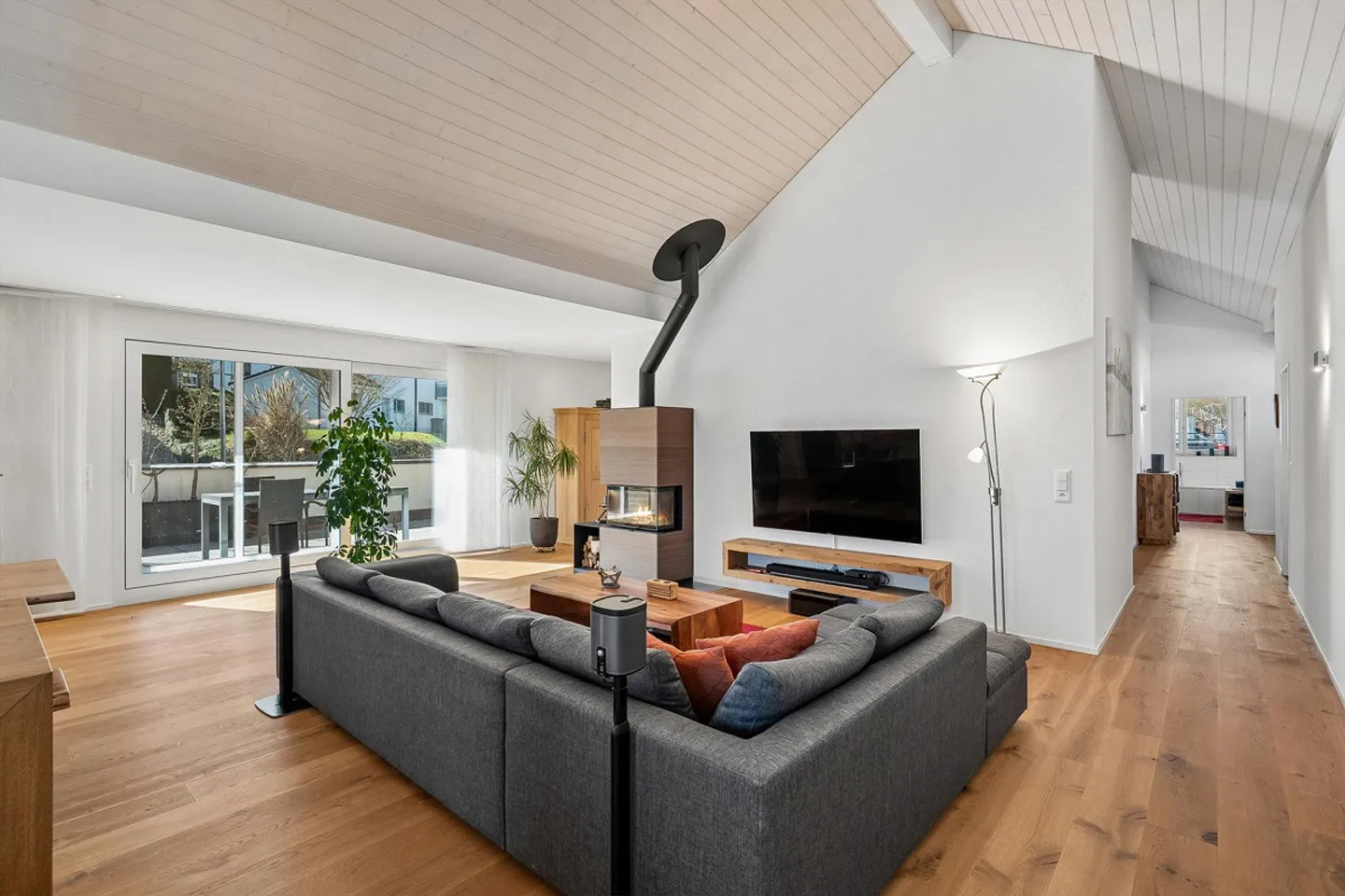 Exclusive 4 1/2 Room Penthouse with Large Sun Terrace - Photo 5 of 11