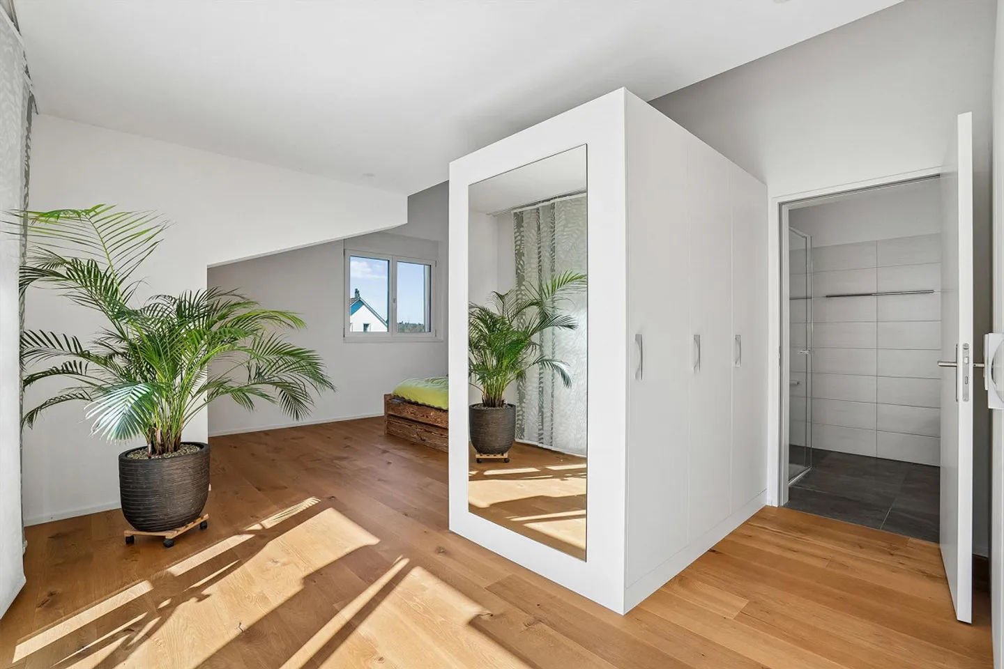 Exclusive 4 1/2 Room Penthouse with Large Sun Terrace - Photo 8 of 11