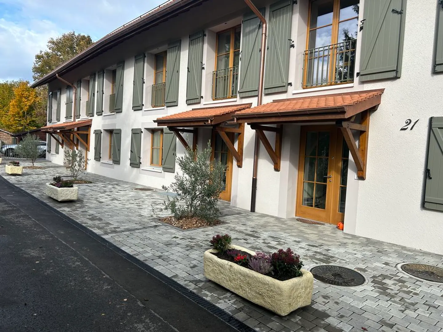 Magnificent 5.5 room triplex semi-detached villa with terrace and private garden - Photo 1 of 10