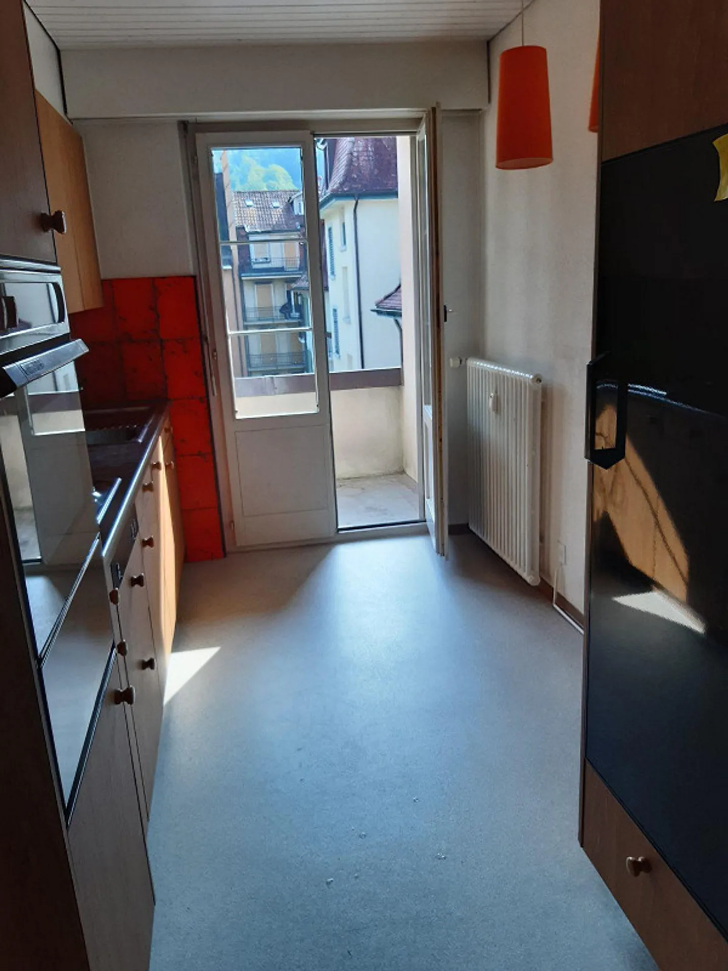 Bright 3.5 Room Apartment in a Central Location - Photo 6 of 11