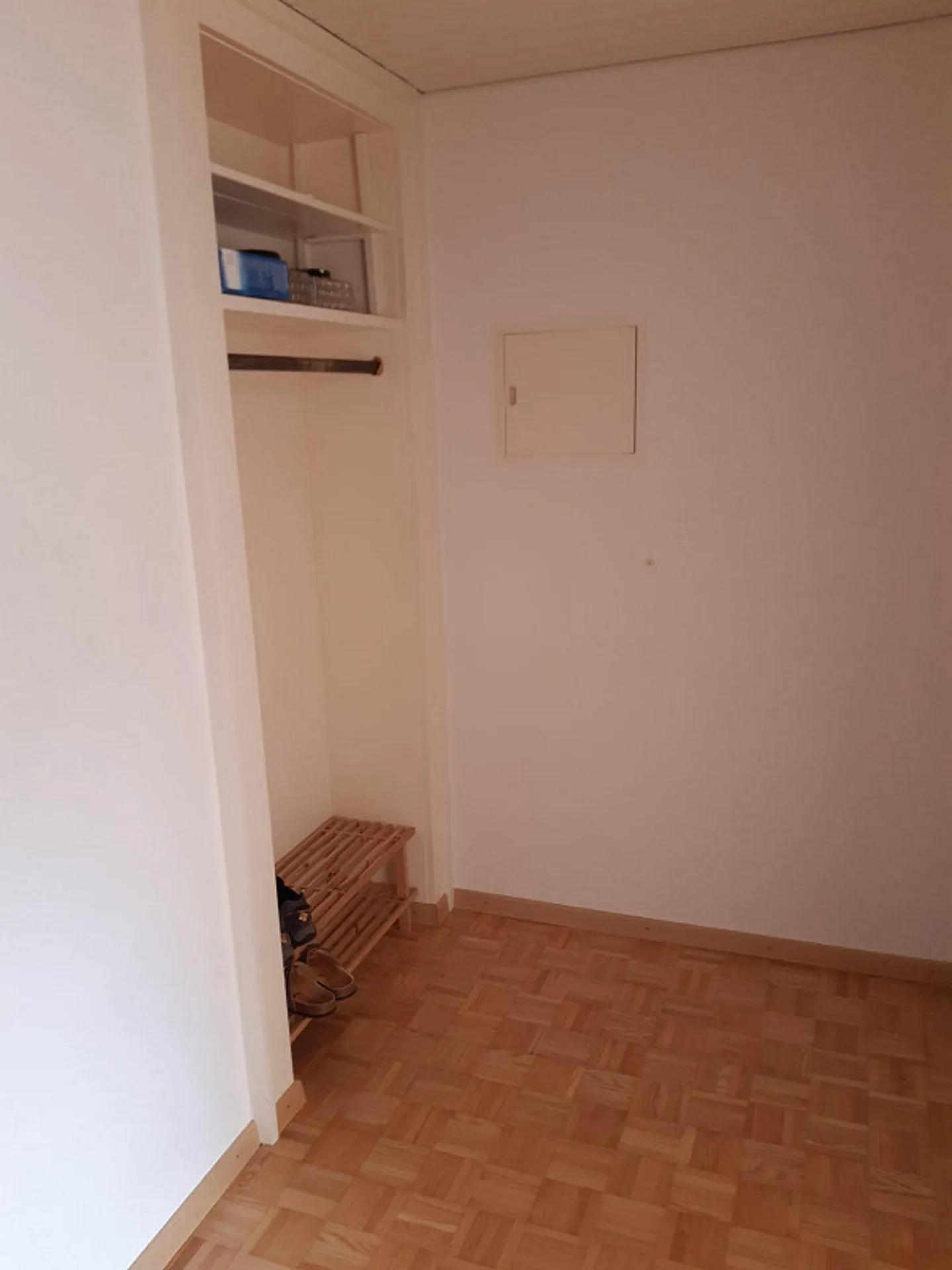 Bright 3.5 Room Apartment in a Central Location - Photo 8 of 11