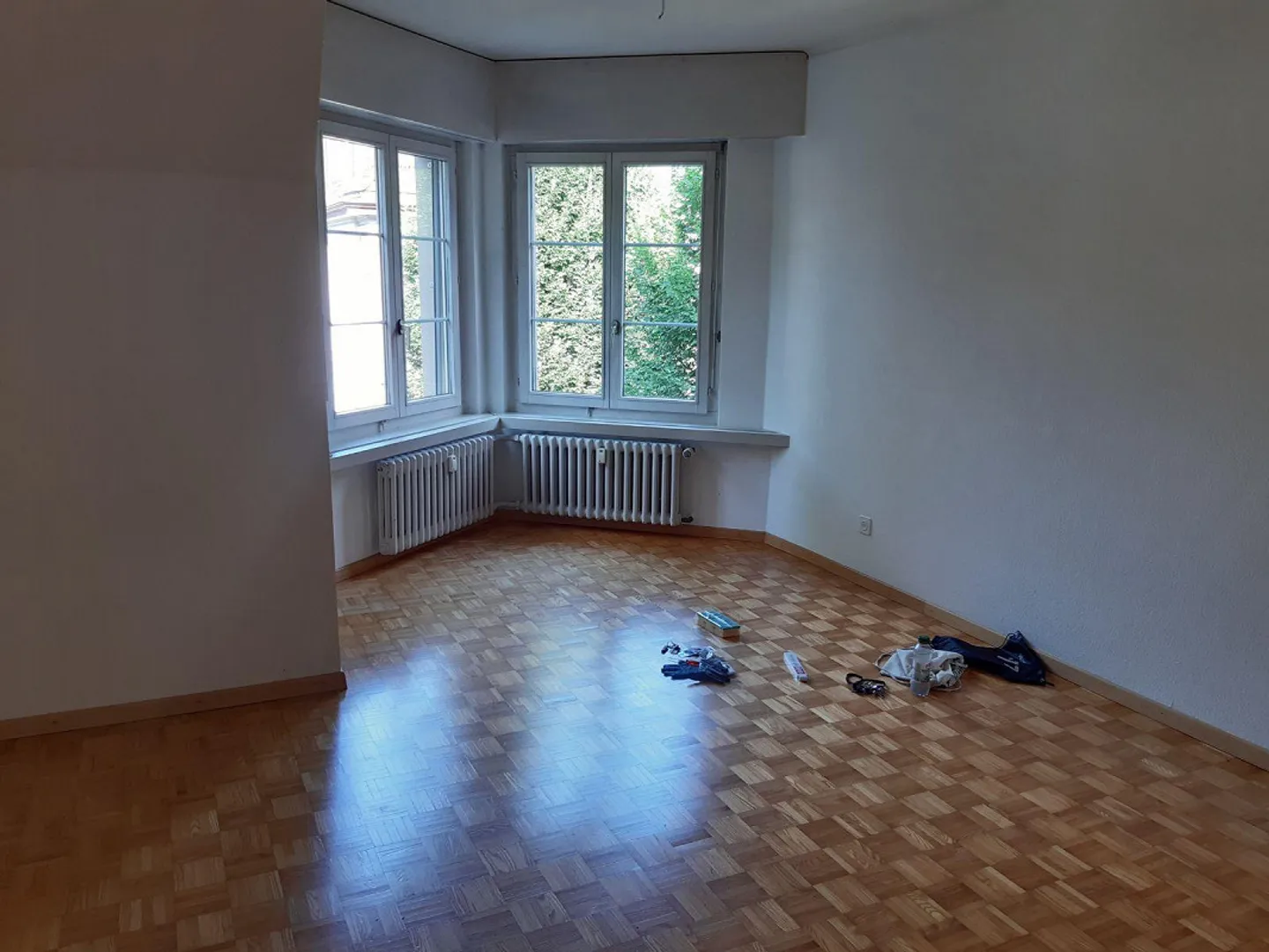 Bright 3.5 Room Apartment in a Central Location - Photo 2 of 11
