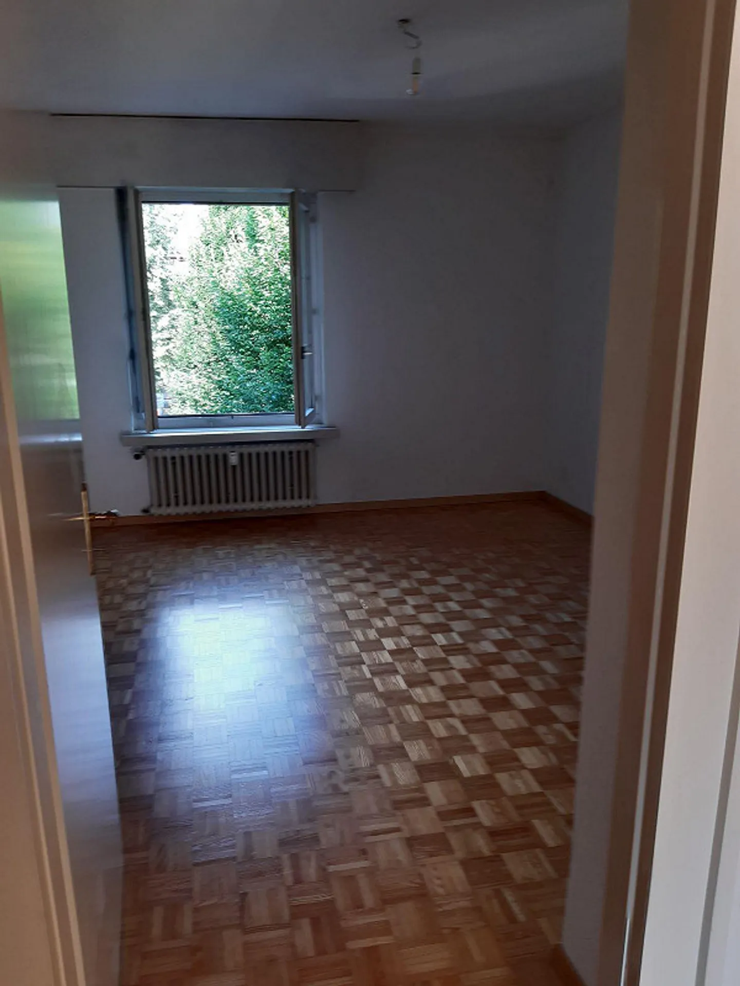 Bright 3.5 Room Apartment in a Central Location - Photo 4 of 11