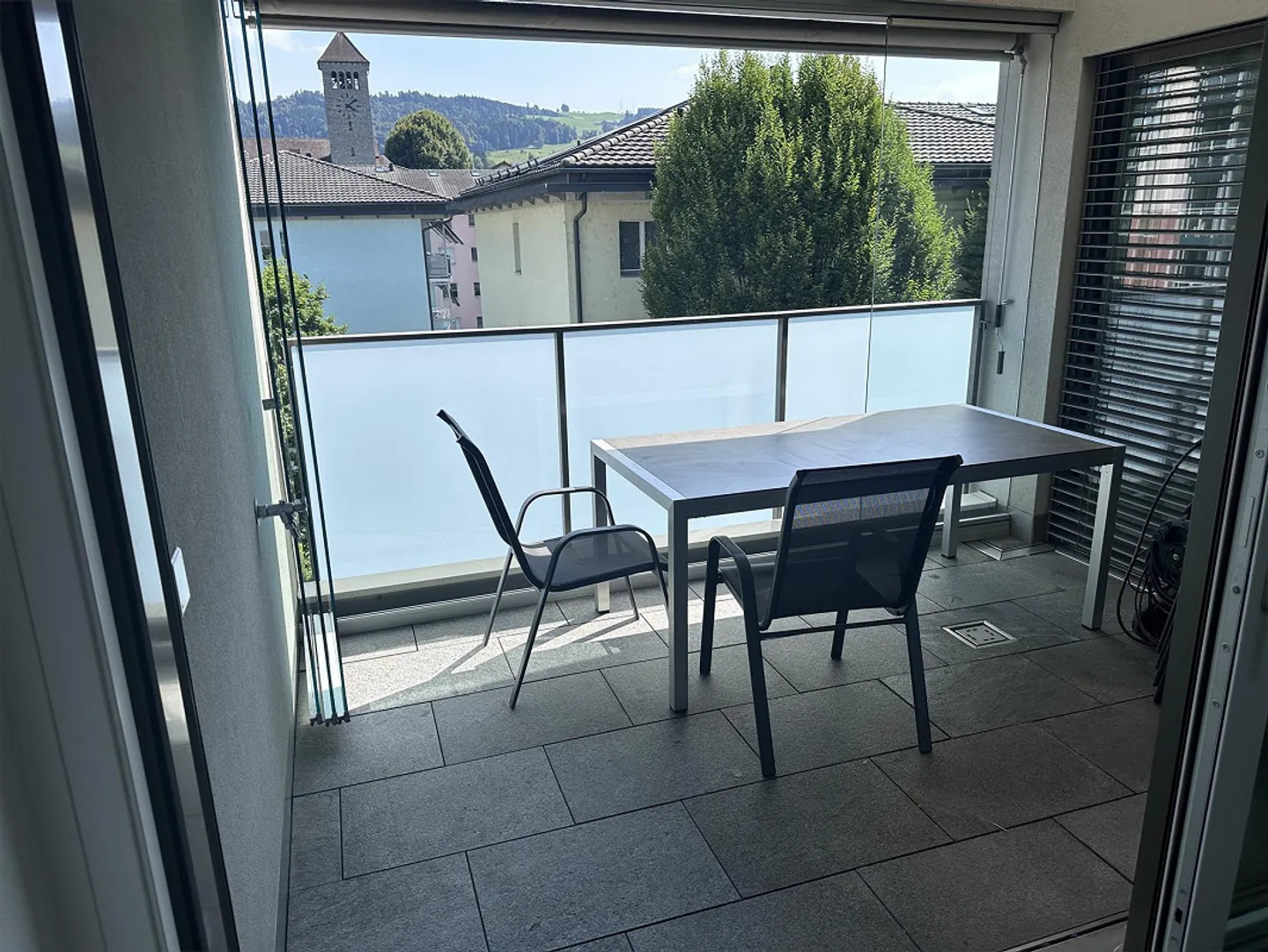 Moderne 3.5-Zimmer-Wohnung mit Balkon - Foto 2 von 13