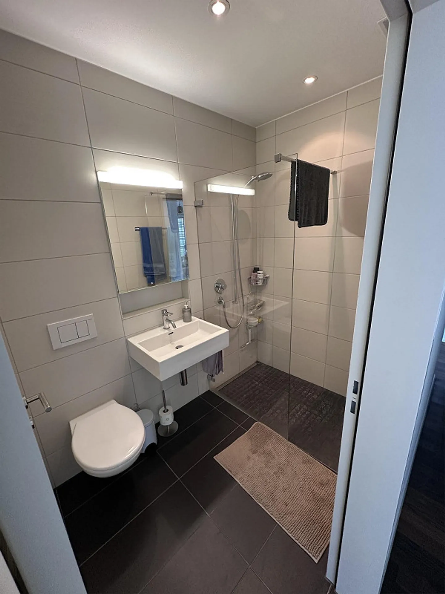 Moderne 3.5-Zimmer-Wohnung mit Balkon - Foto 4 von 13