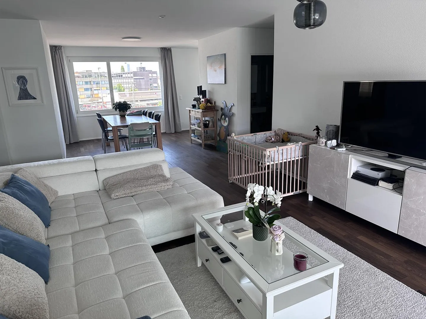 Moderne 3.5-Zimmer-Wohnung mit Balkon - Foto 3 von 13