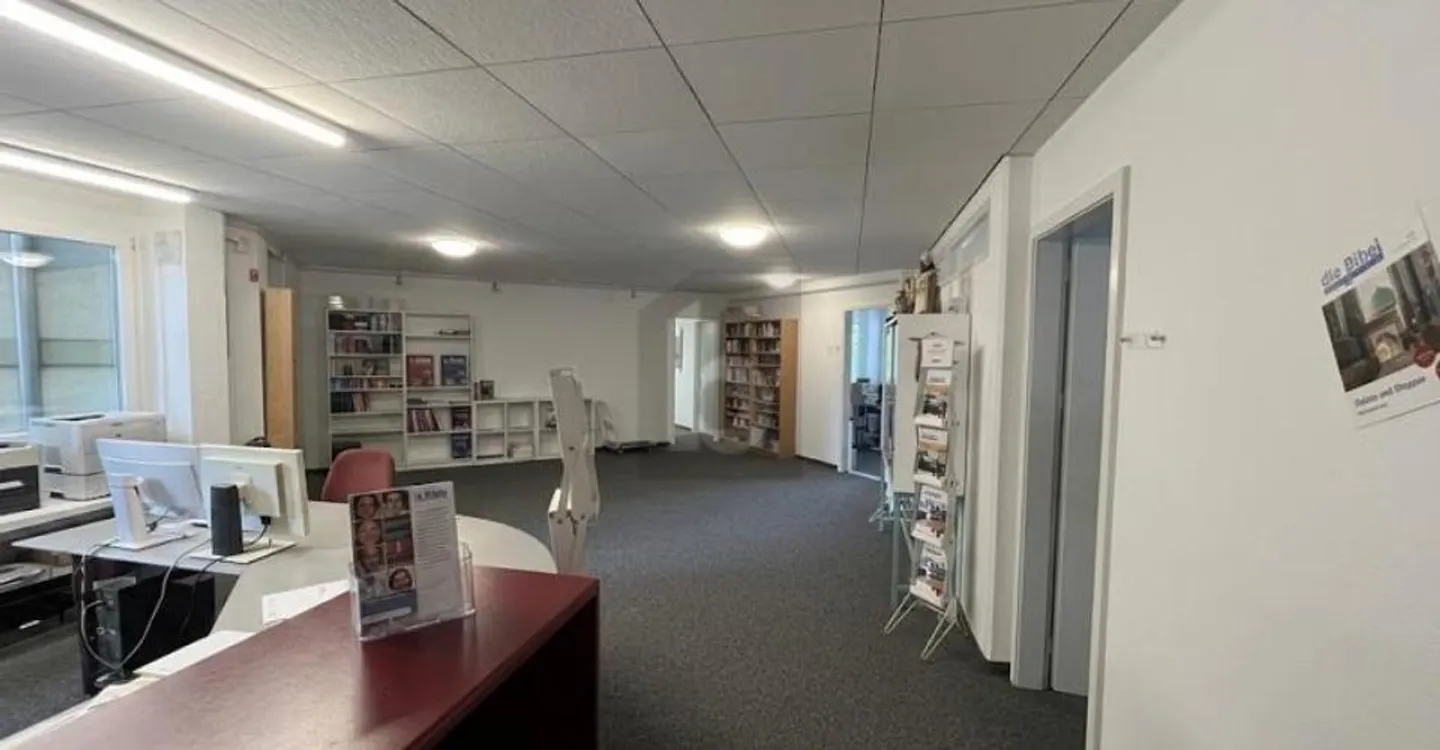 MAGNIFICENT COMMERCIAL SPACES - Photo 2 of 4