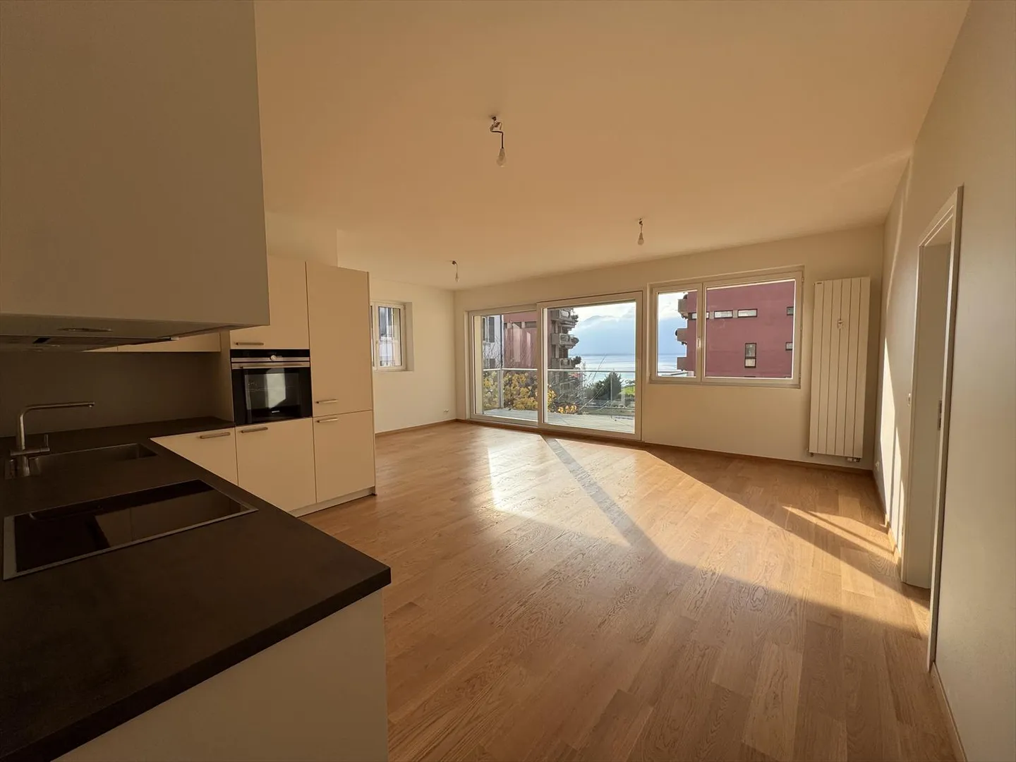 Magnificent 2.5-room apartment with lake view - Photo 1 of 12