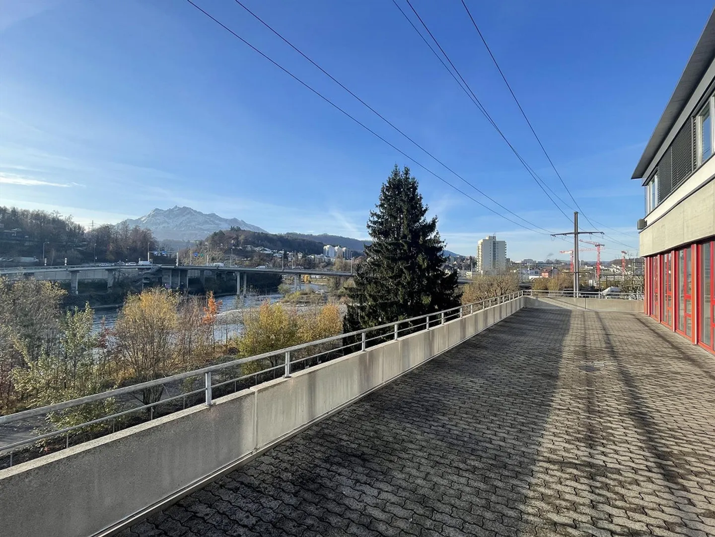 Gewerbeimmobilie mit Pilatusblick - Foto 3 von 4