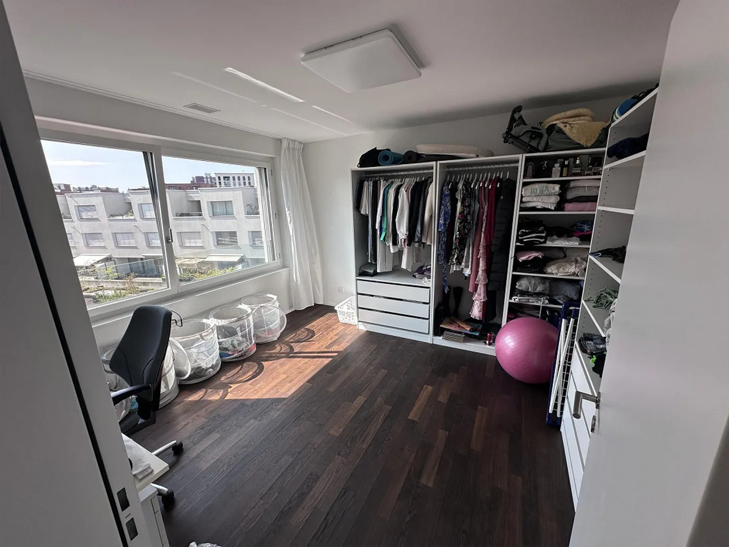 Moderne 3.5-Zimmer-Wohnung mit Balkon - Foto 9 von 13