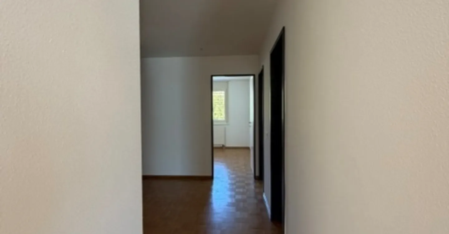 4 room apartment on the 2nd floor - Photo 3 of 10