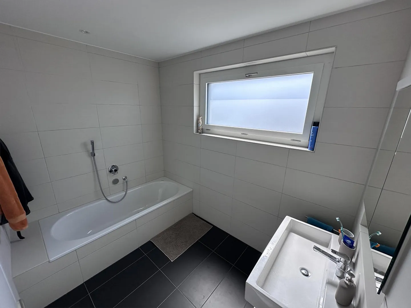 Moderne 3.5-Zimmer-Wohnung mit Balkon - Foto 12 von 13