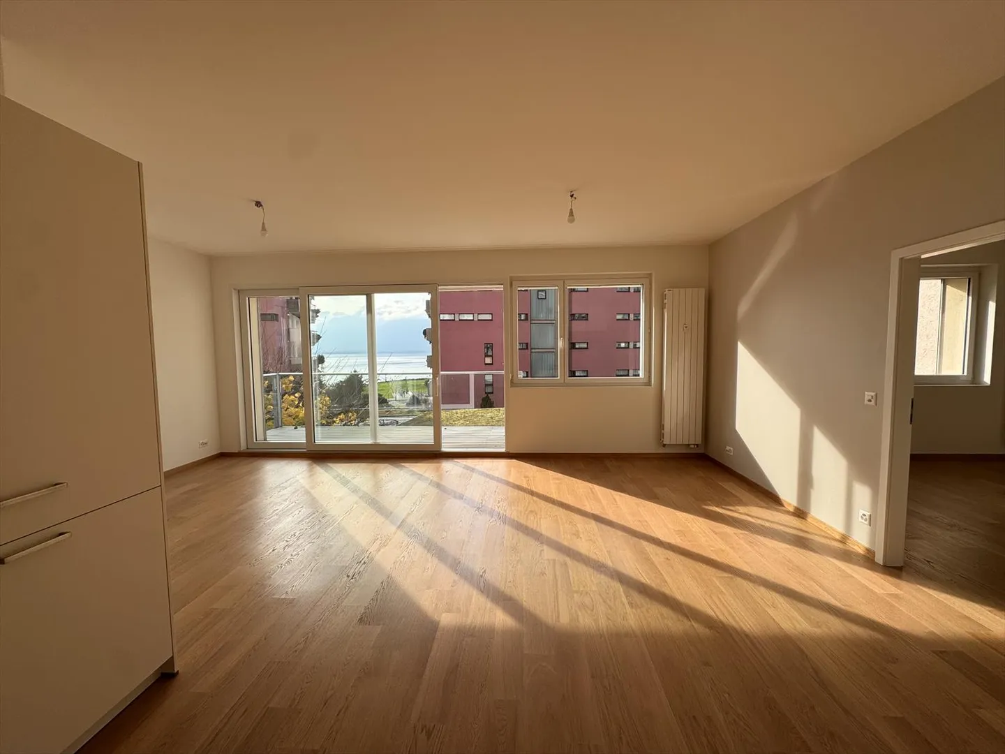 Magnificent 2.5-room apartment with lake view - Photo 12 of 12