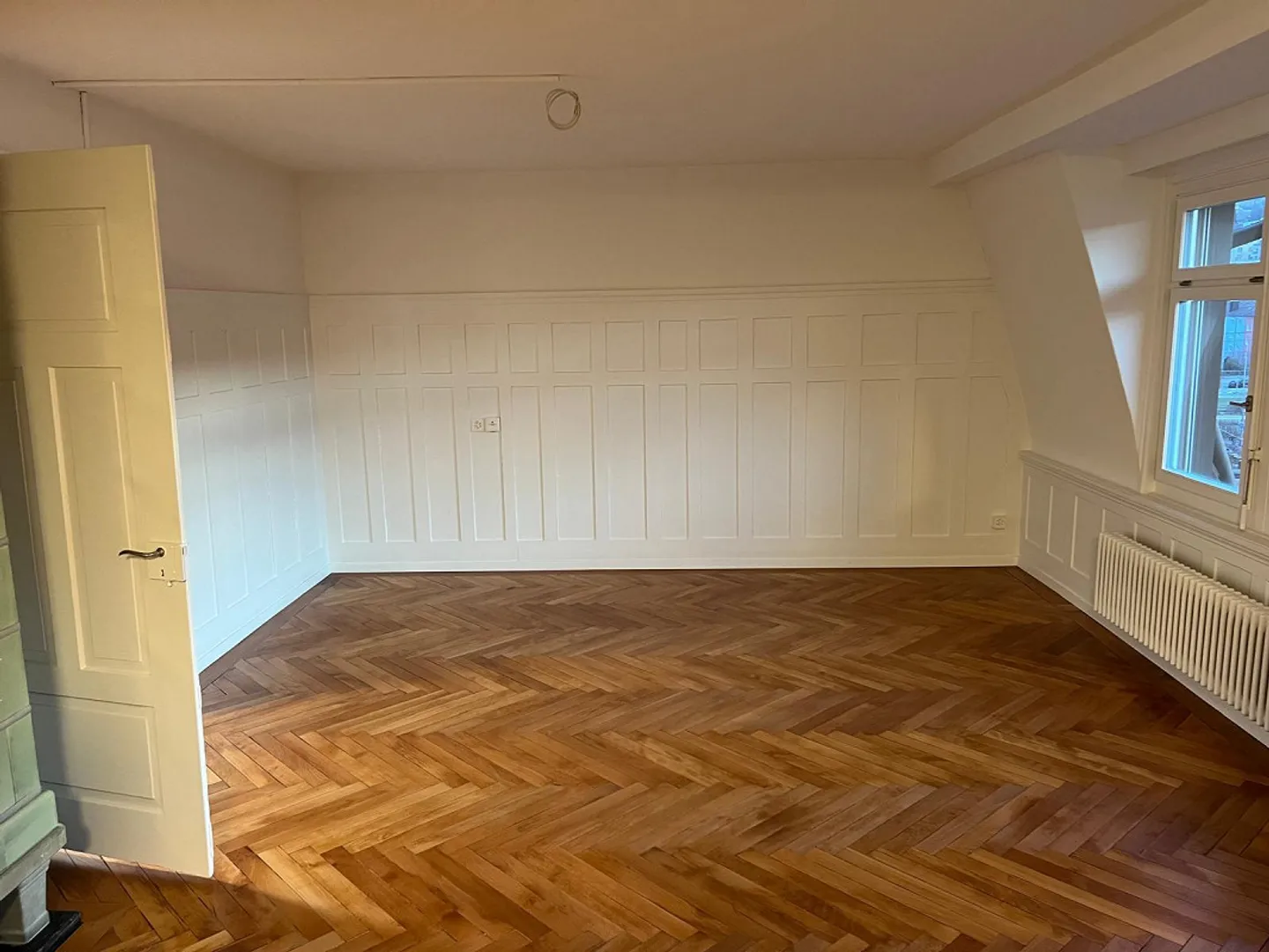 Edificio storico ristrutturato! Appartamento di 4,5 stanze in posizione centrale - Foto 2 di 8