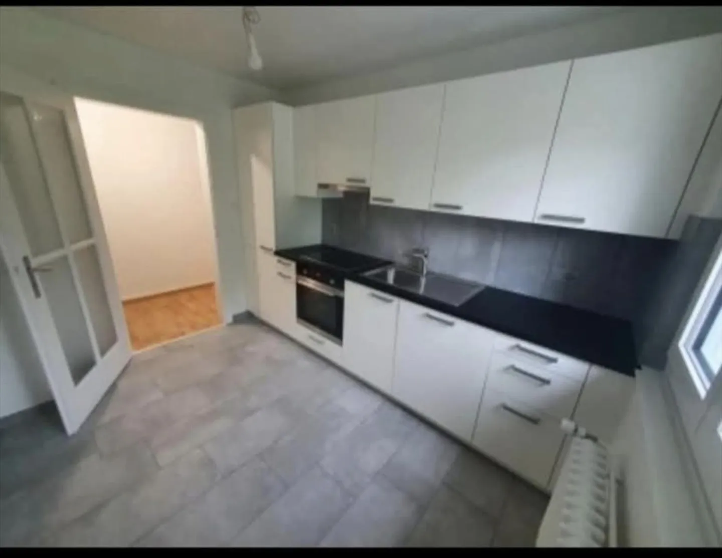 2.5 Room Apartment - Photo 2 of 6