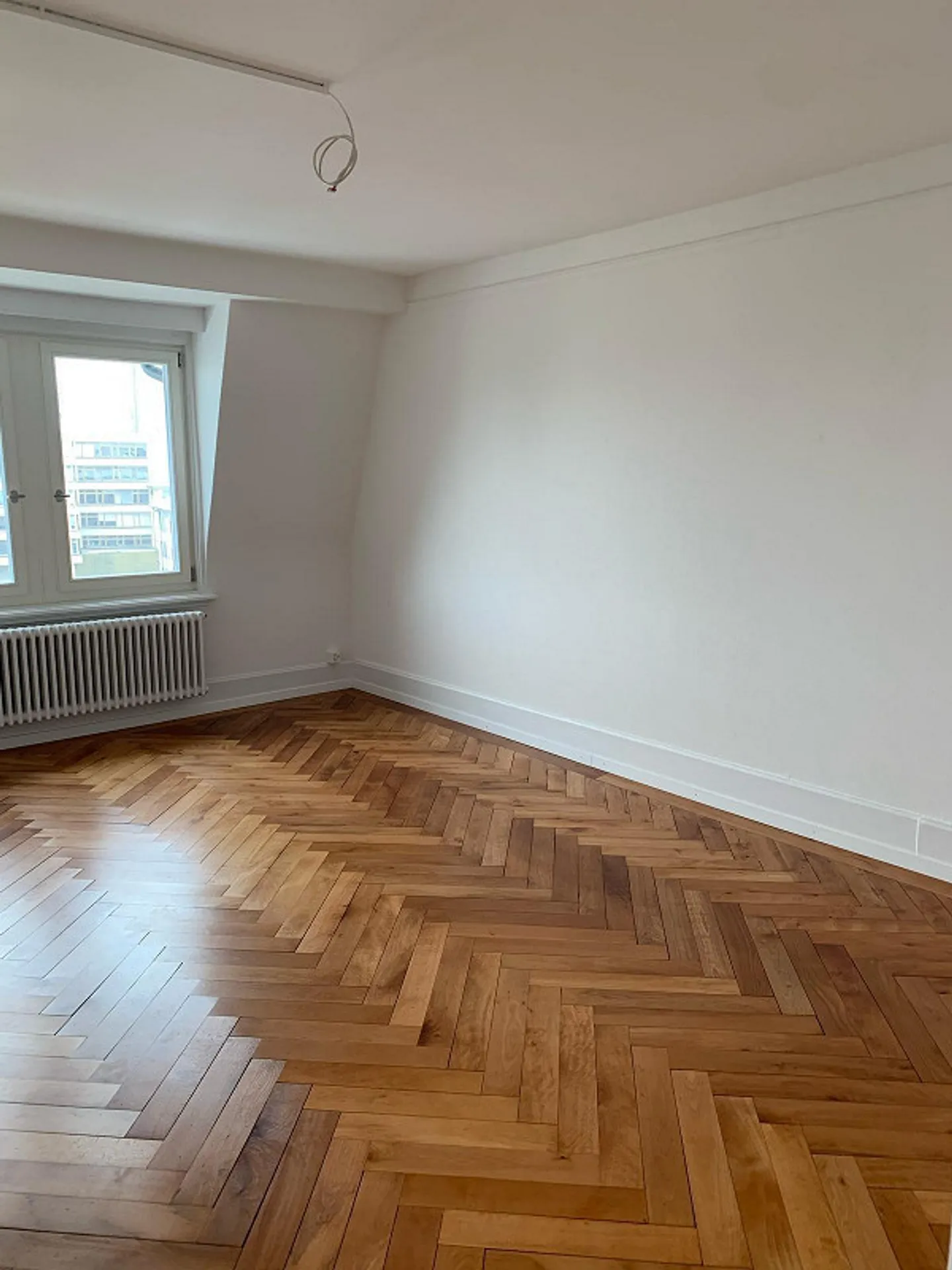 Edificio storico ristrutturato! Appartamento di 4,5 stanze in posizione centrale - Foto 4 di 8