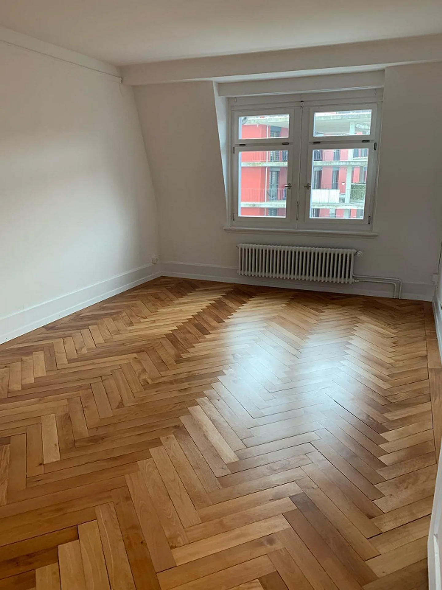 Edificio storico ristrutturato! Appartamento di 4,5 stanze in posizione centrale - Foto 6 di 8