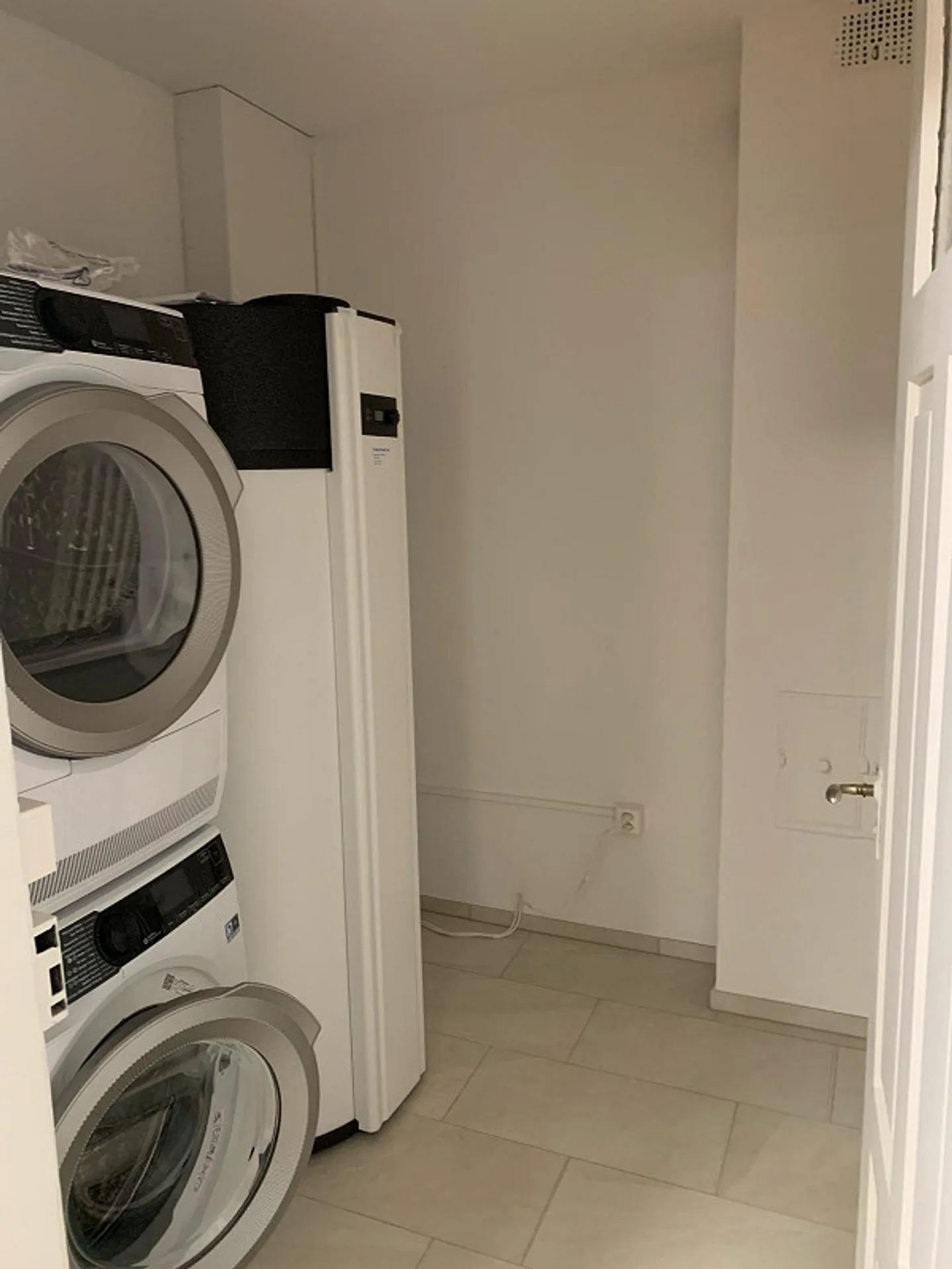 Edificio storico ristrutturato! Appartamento di 4,5 stanze in posizione centrale - Foto 7 di 8